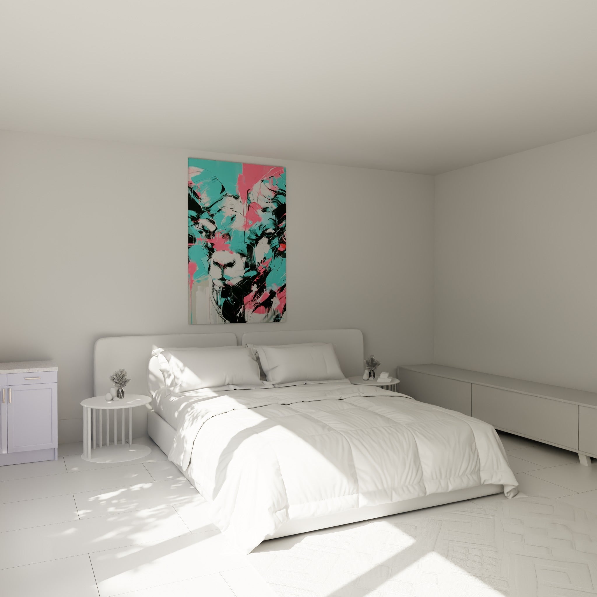 Cornes enroulées et museau blanc du bélier turquoise et rose au-dessus d'un lit dans une chambre claire