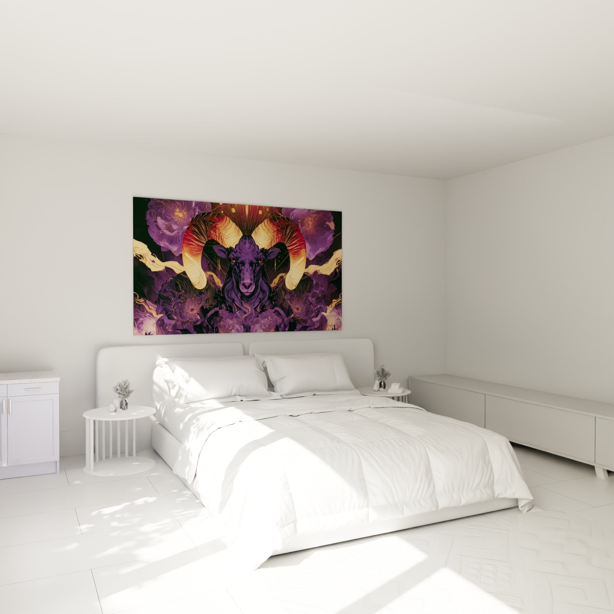 Cornes dorées et visage violet du Bélier surplombent un lit dans une chambre claire et épurée