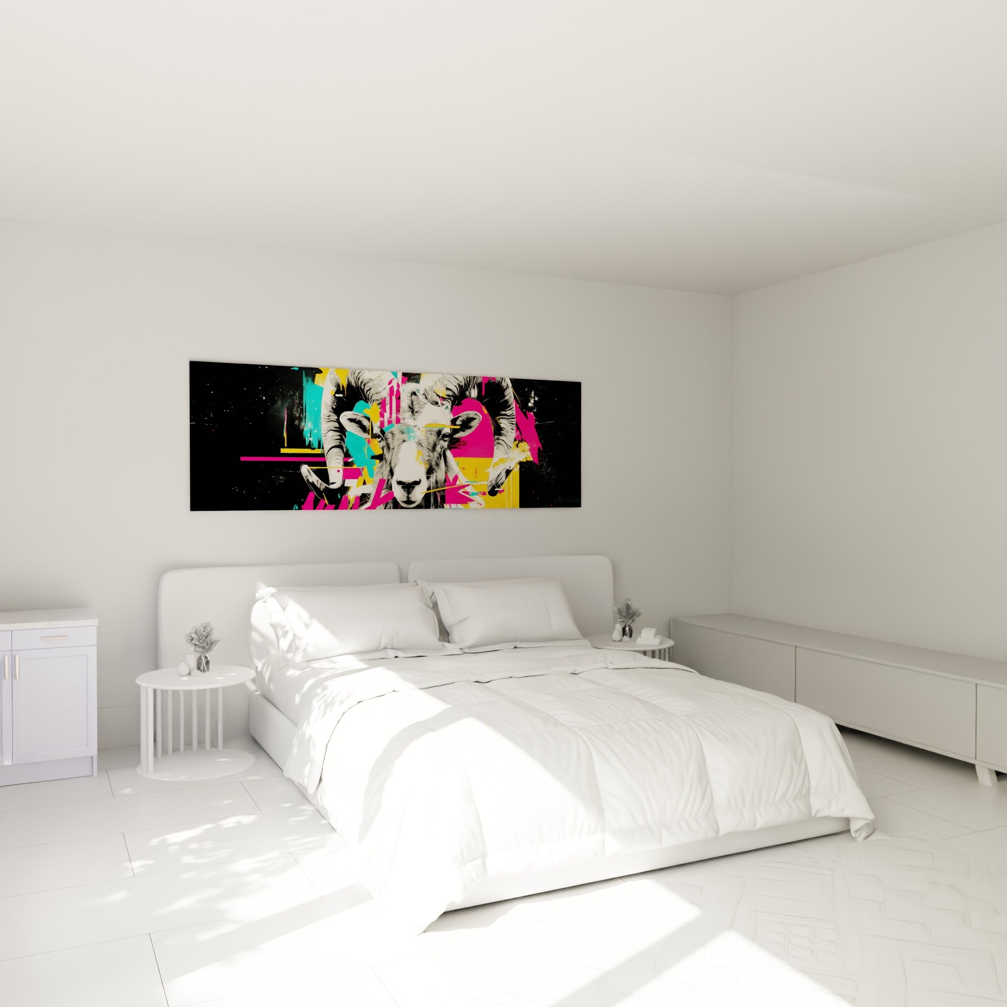Cornes enroulées du bélier, touches turquoise et jaune, au-dessus d'un lit dans une chambre claire
