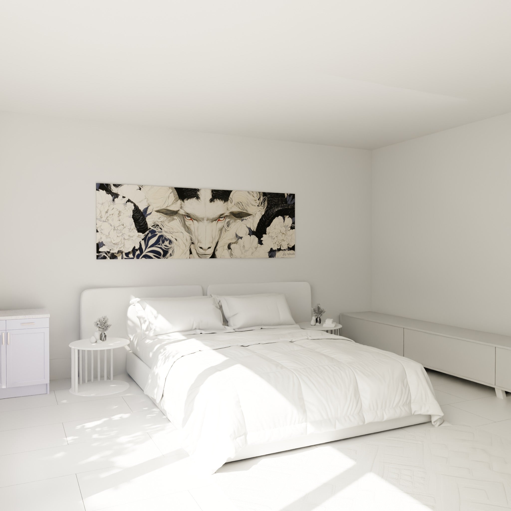 Cornes noires et pelage ivoire du Bélier au-dessus d'un lit dans une chambre claire