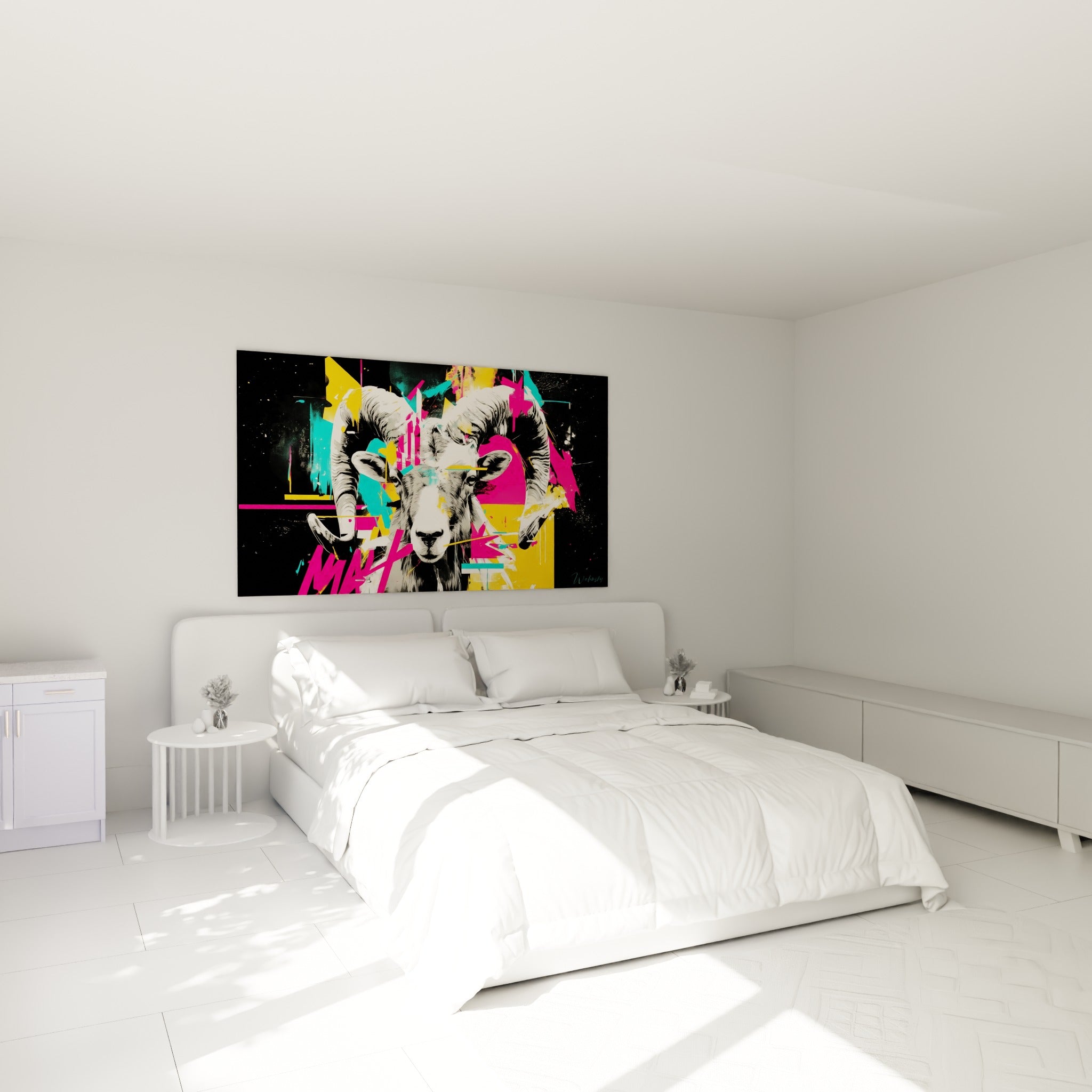 Cornes recourbées d'un Bélier fuchsia et turquoise accrochées au-dessus d'un lit dans une chambre claire