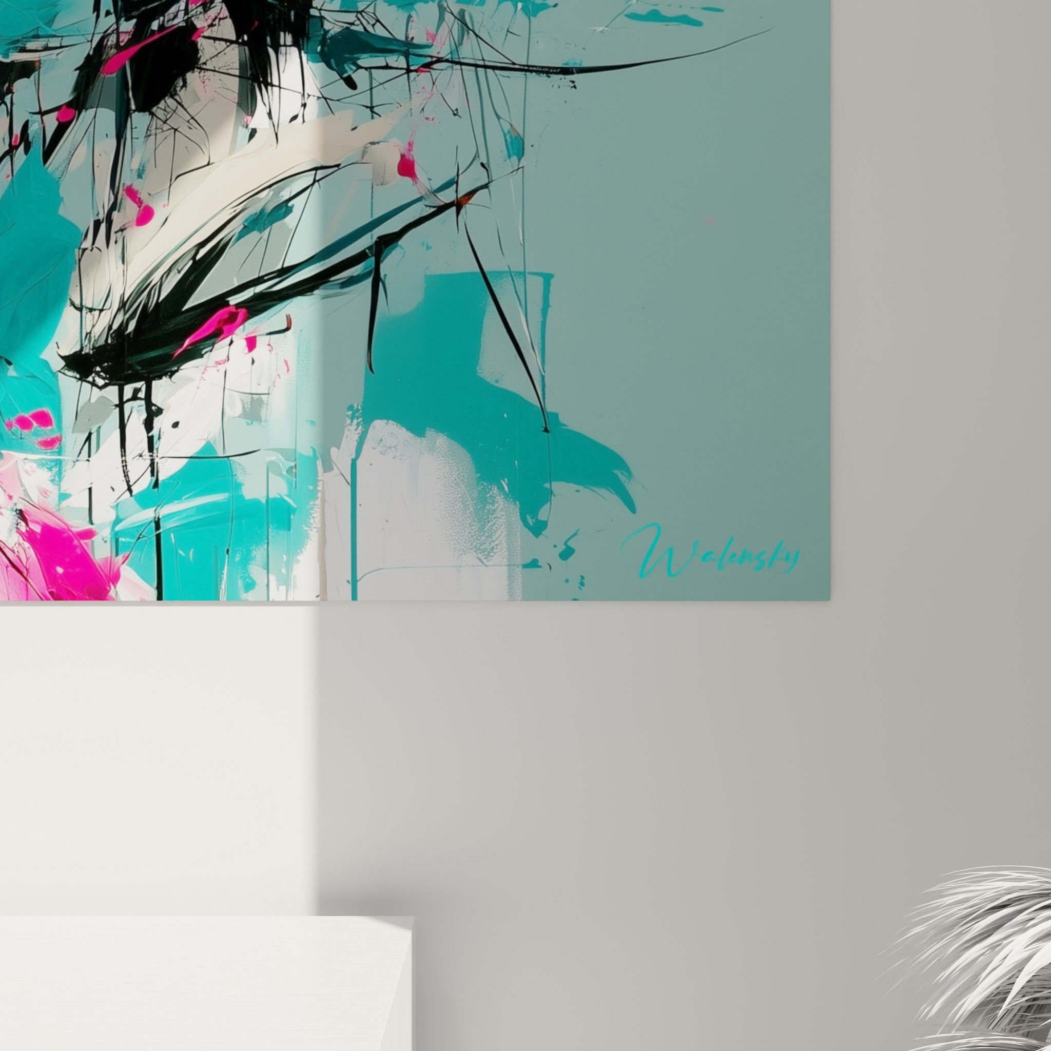 Coulures noires et projections roses se mêlant au grain turquoise de la toile du bélier