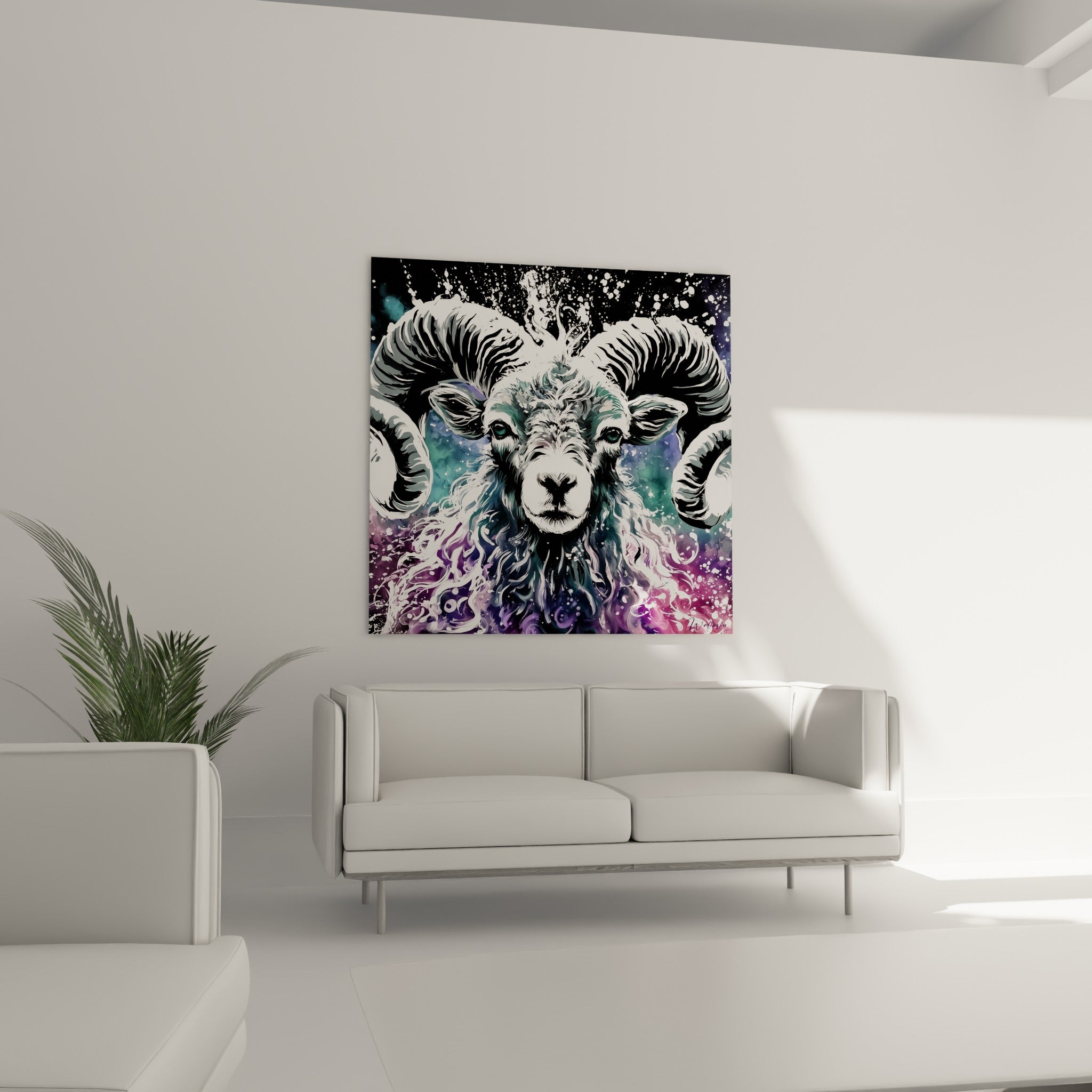 Regard intense d'un bélier mystique violet et anthracite, au-dessus d'un canapé dans un salon lumineux