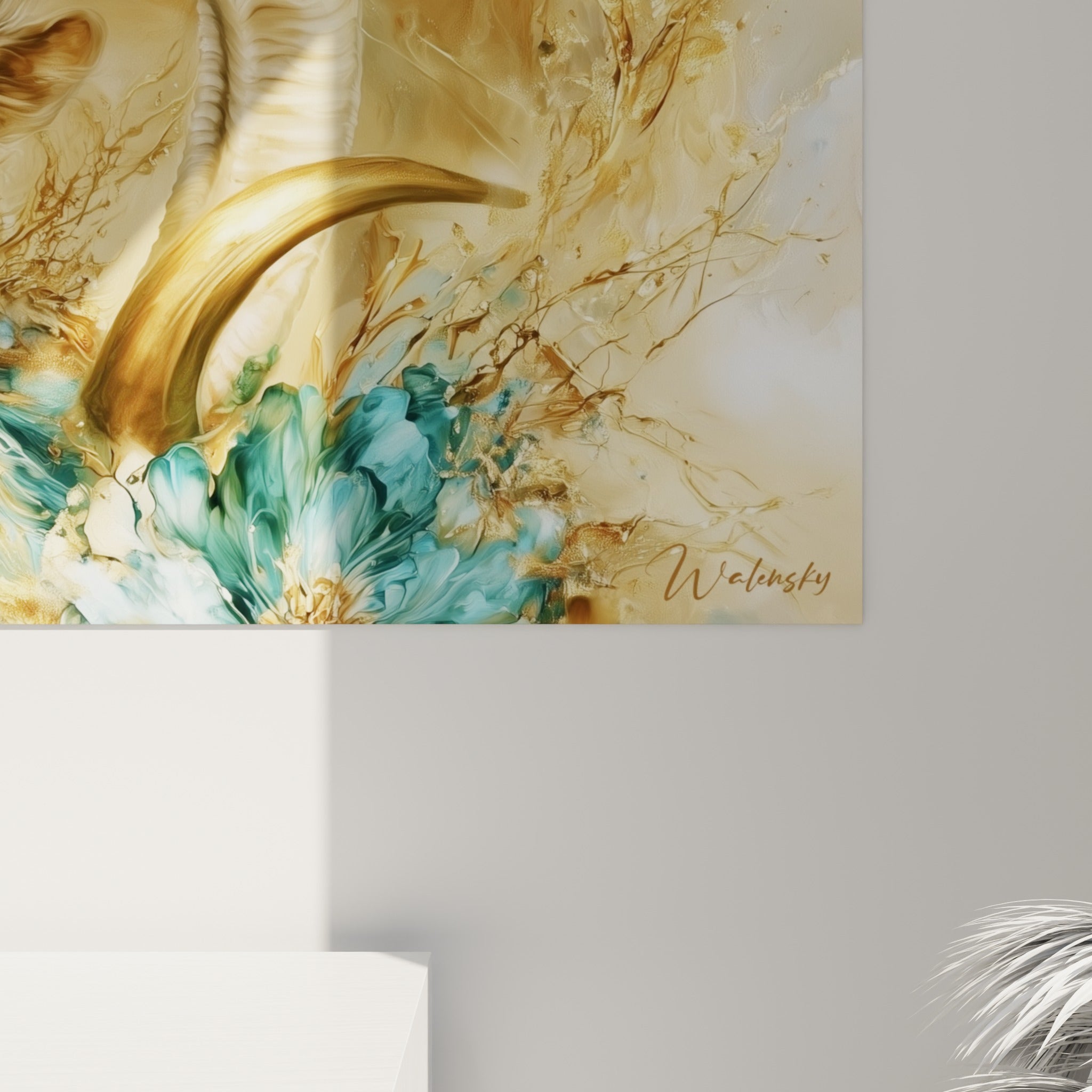 Empâtements dorés et pétales bleu sarcelle se mêlent en gros plan sur la toile de ce Bélier