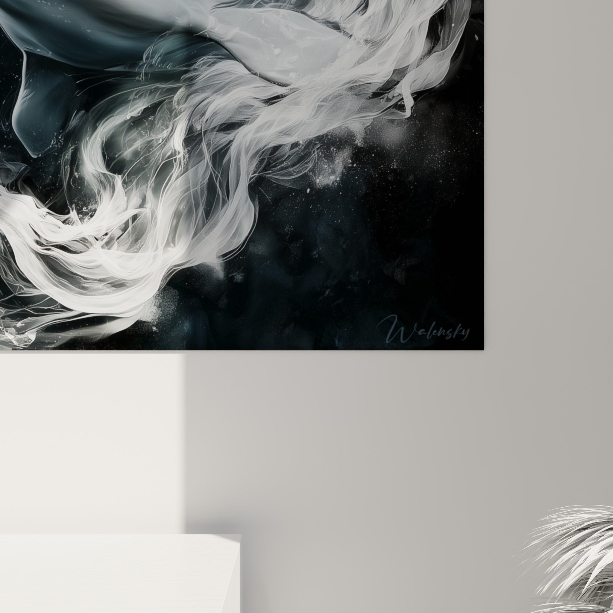 Grain de peinture révélant les nuances blanches et anthracite des volutes autour du beluga