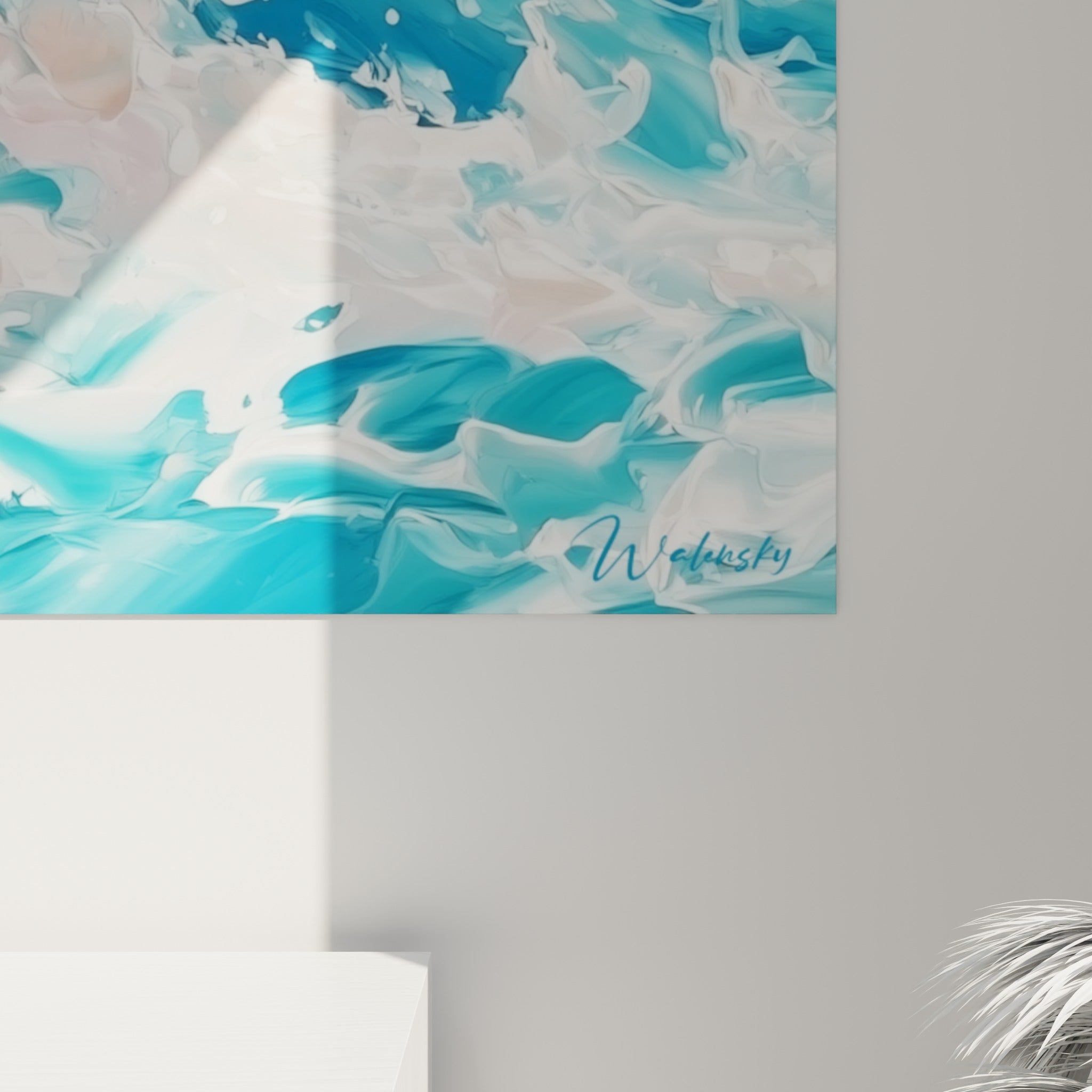 Empâtements blancs et coulures turquoise se mêlant en gros plan sur la toile du beluga jaillissant