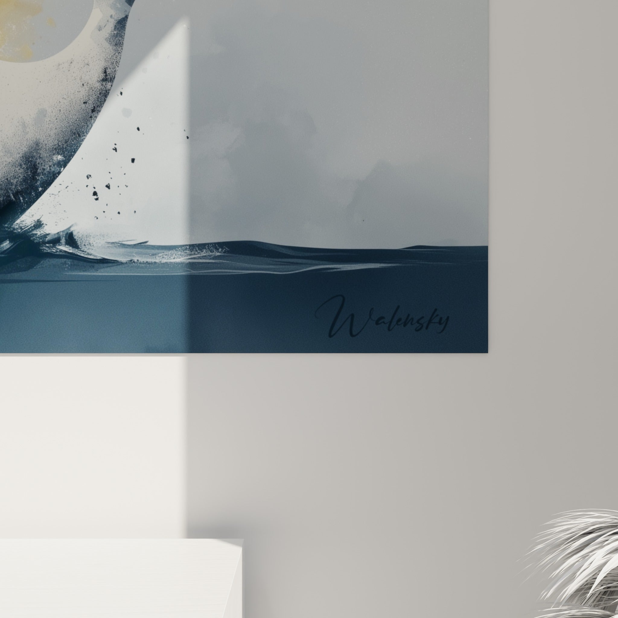 Grain de peinture visible sur le corps blanc du beluga, coulures noires et halo ocre en gros plan
