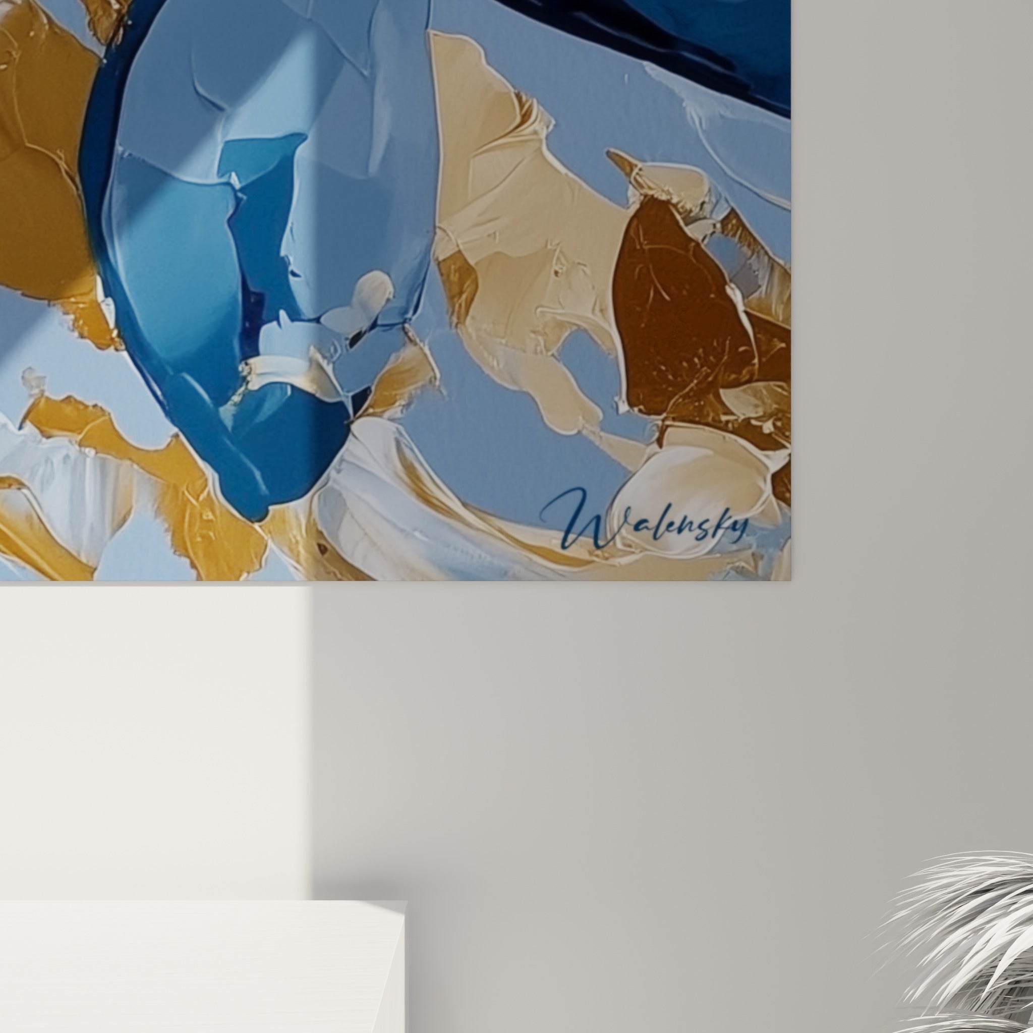 Matière épaisse du beluga révélant coulures dorées et touches de blanc cassé au couteau