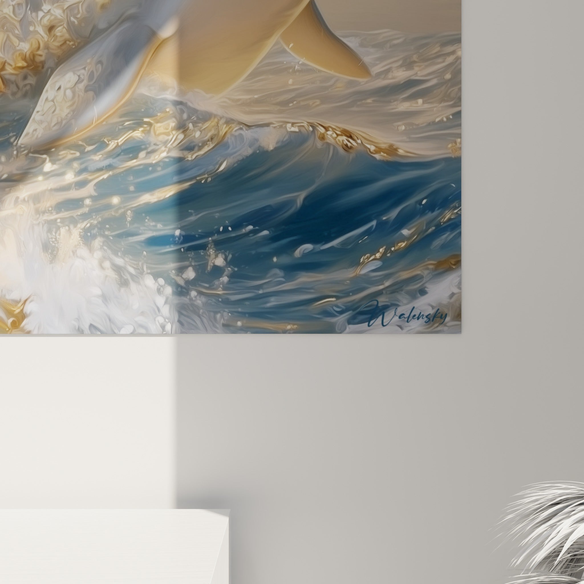 Empâtements dorés et coulures bleu marine visibles sur la texture de ce tableau Beluga accroché