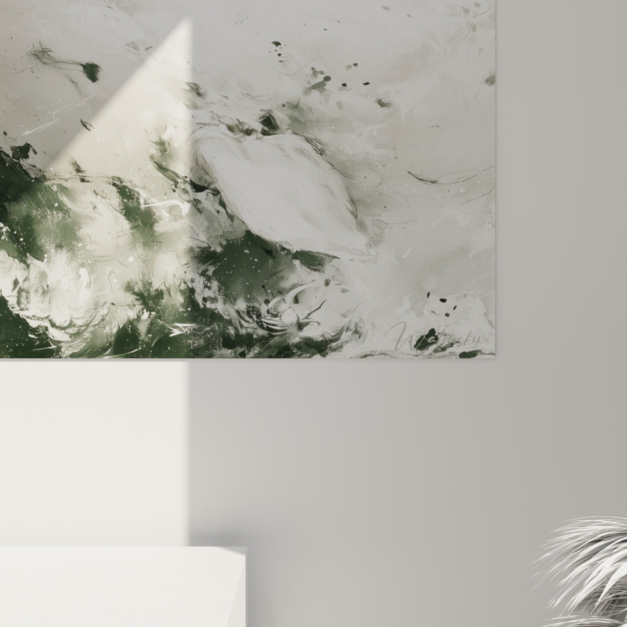 Empâtements blancs et coulures vert sombre se mêlant sur la toile du beluga, grain visible de l'impression