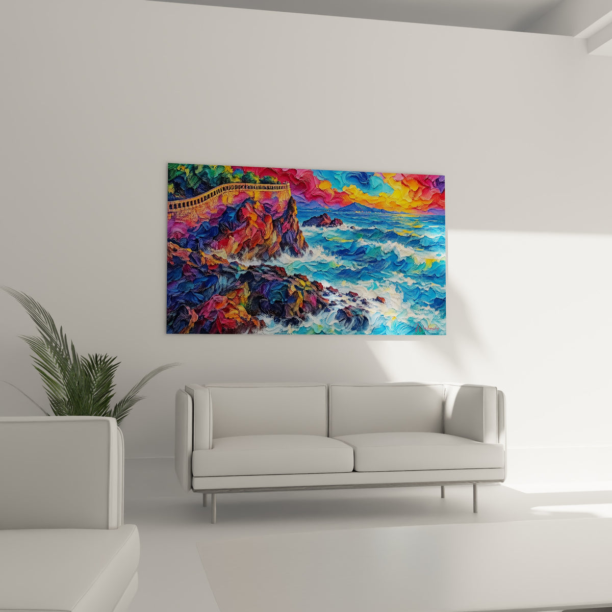 Rochers violets et ciel embrasé orange dominent cette toile marine, posée au-dessus d'un canapé dans un salon lumineux