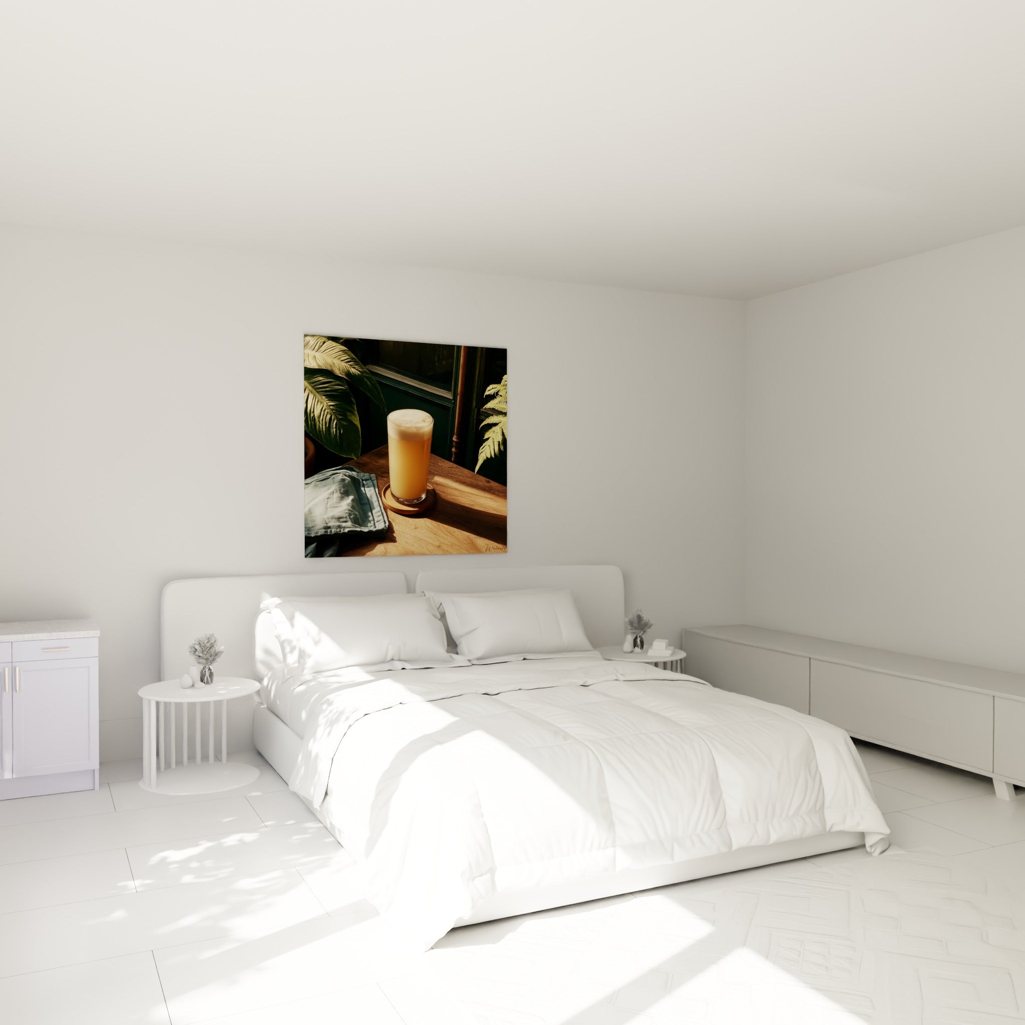 Bière ambrée et mousse blanche capturées en lumière naturelle, au-dessus d'un lit dans une chambre claire