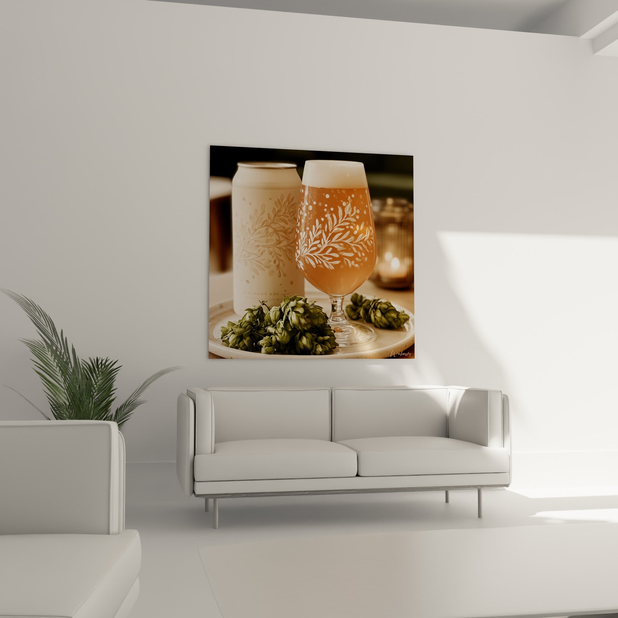 Scène bière artisanale ambrée et beige au-dessus d'un canapé dans un salon lumineux