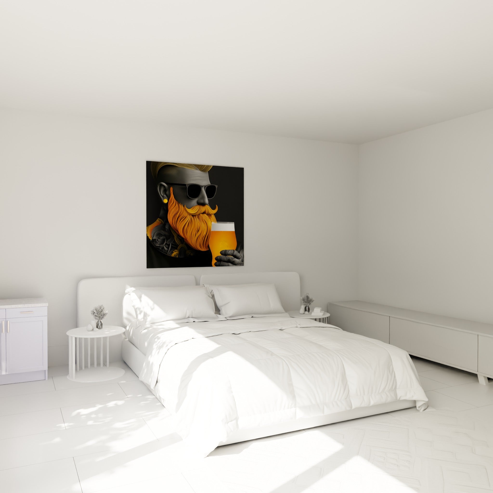 Barbe cuivrée et verre de bière ambrée illuminent ce portrait accroché au-dessus d'un lit dans une chambre claire