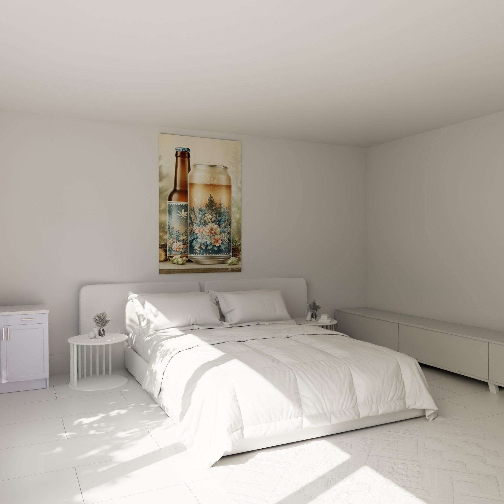 Bouquet bleu sauge et pêche sur canette dorée, accroché au-dessus d'un lit dans une chambre claire