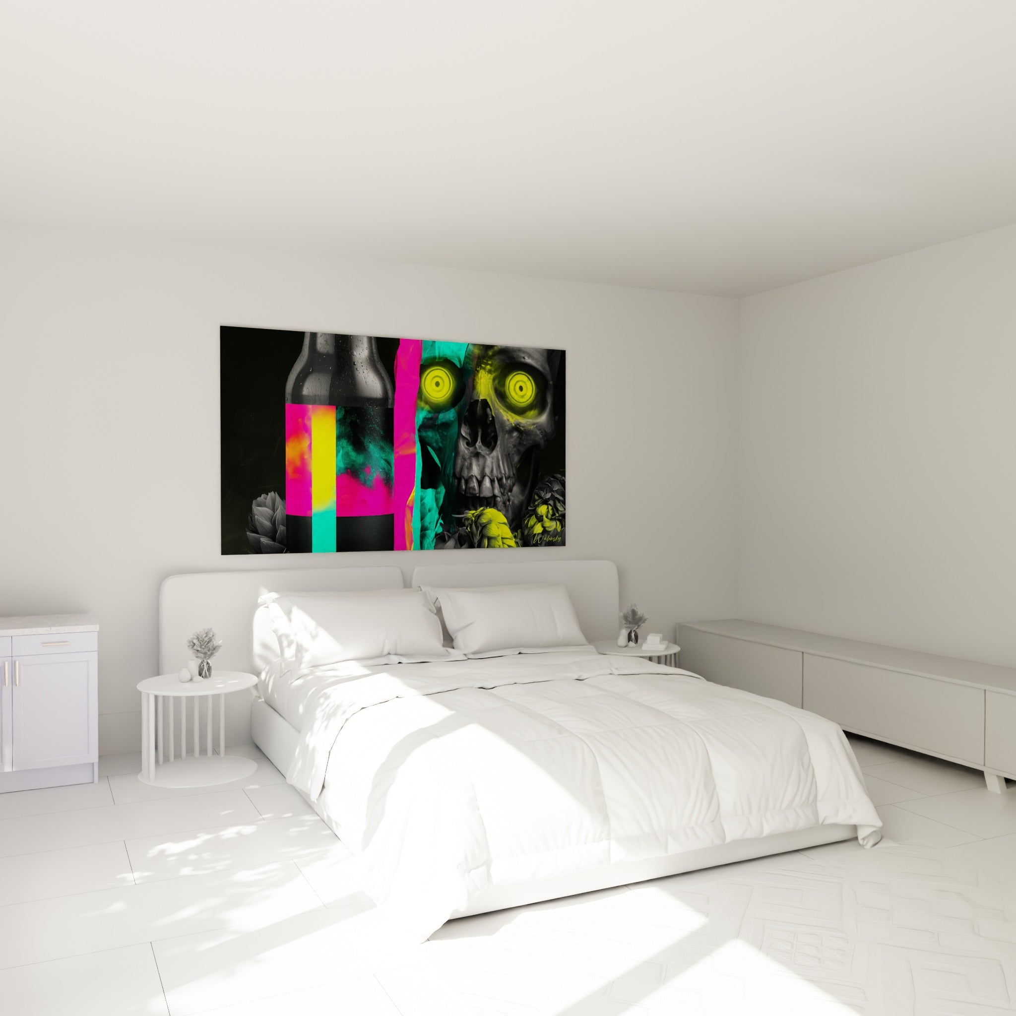Bouteille givrée et crâne fluo rose et vert menthe au-dessus d'un lit dans une chambre claire