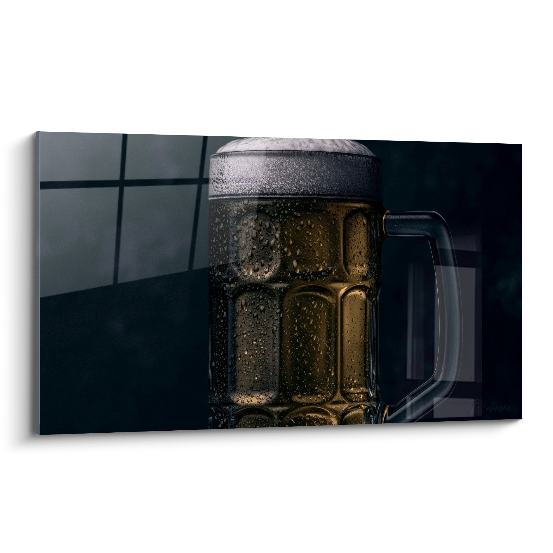 Chope de bière dorée et mousse blanche sur fond anthracite, verre givré et gouttelettes visibles