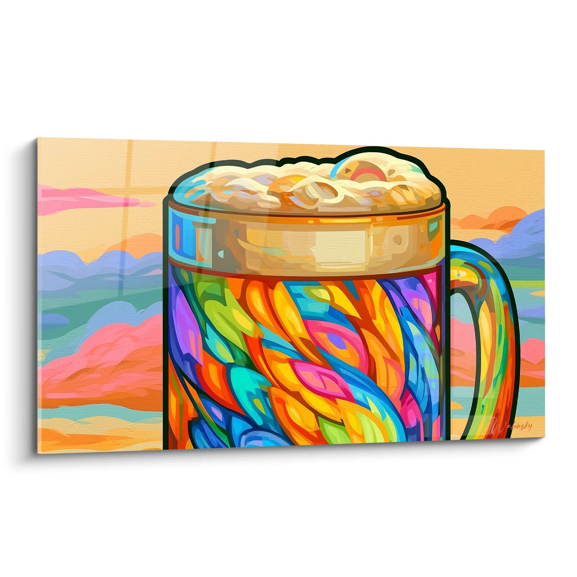 Chope de bière multicolore à mousse dorée, facettes turquoise et magenta, fond nuages orangés