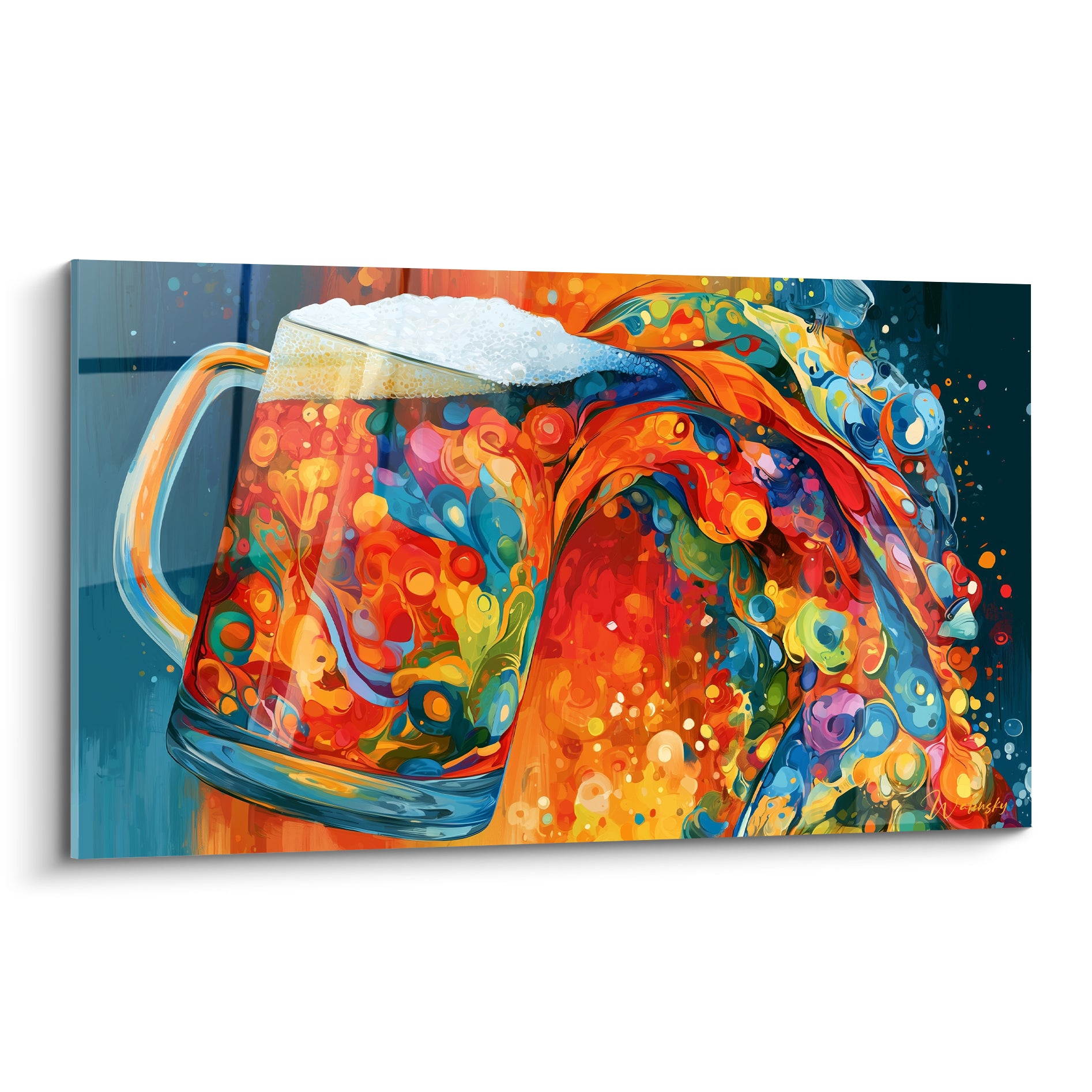 Chope de bière orange et bleu marine avec éclaboussure abstraite multicolore en plein cadre