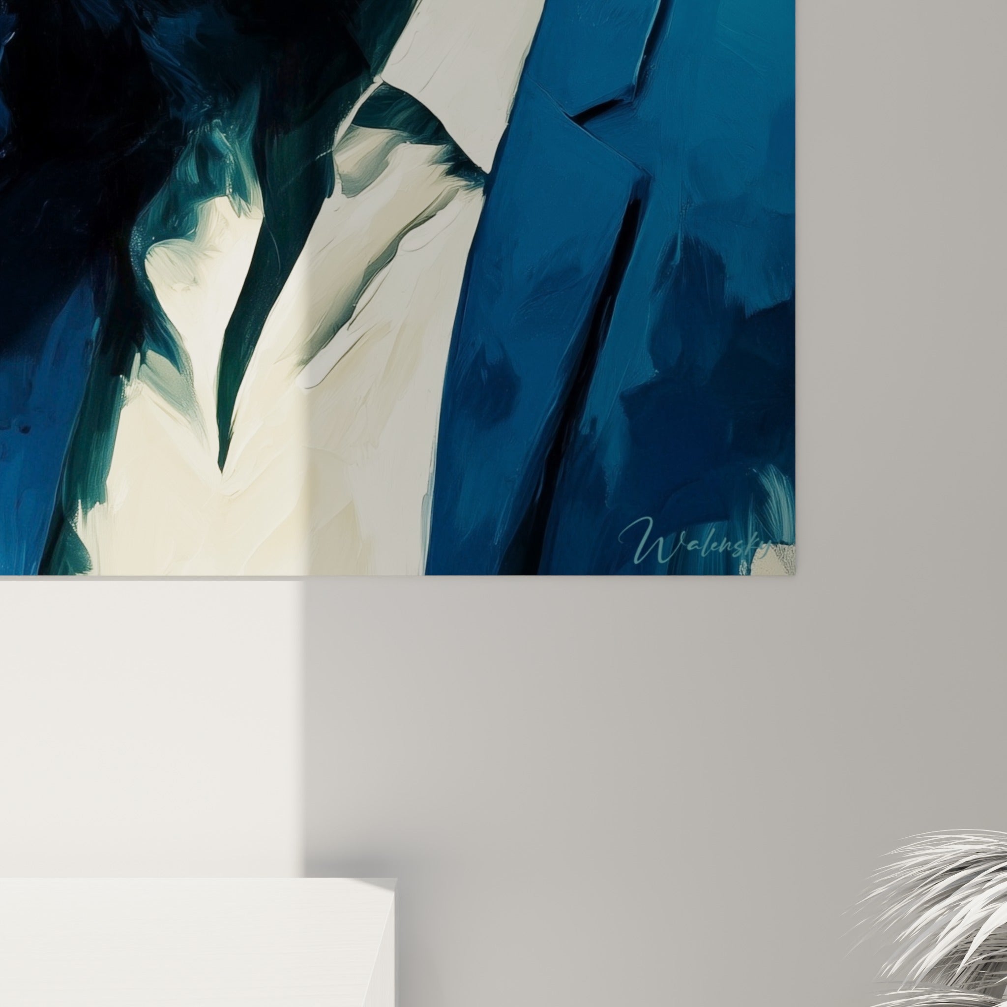 Détail des empâtements bleu marine et touches ambrées du verre, matière picturale dense sur la toile encadrée