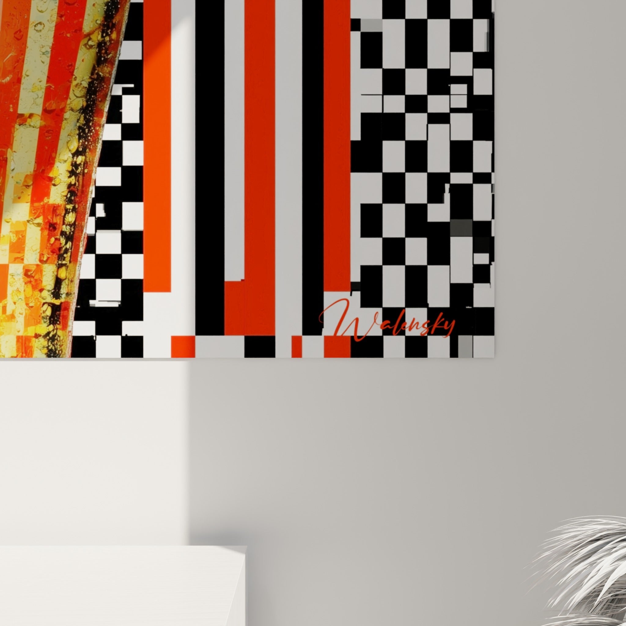 Détail des coulures de mousse blanche et des bulles dorées sur le verre rayé rouge et noir de l'œuvre