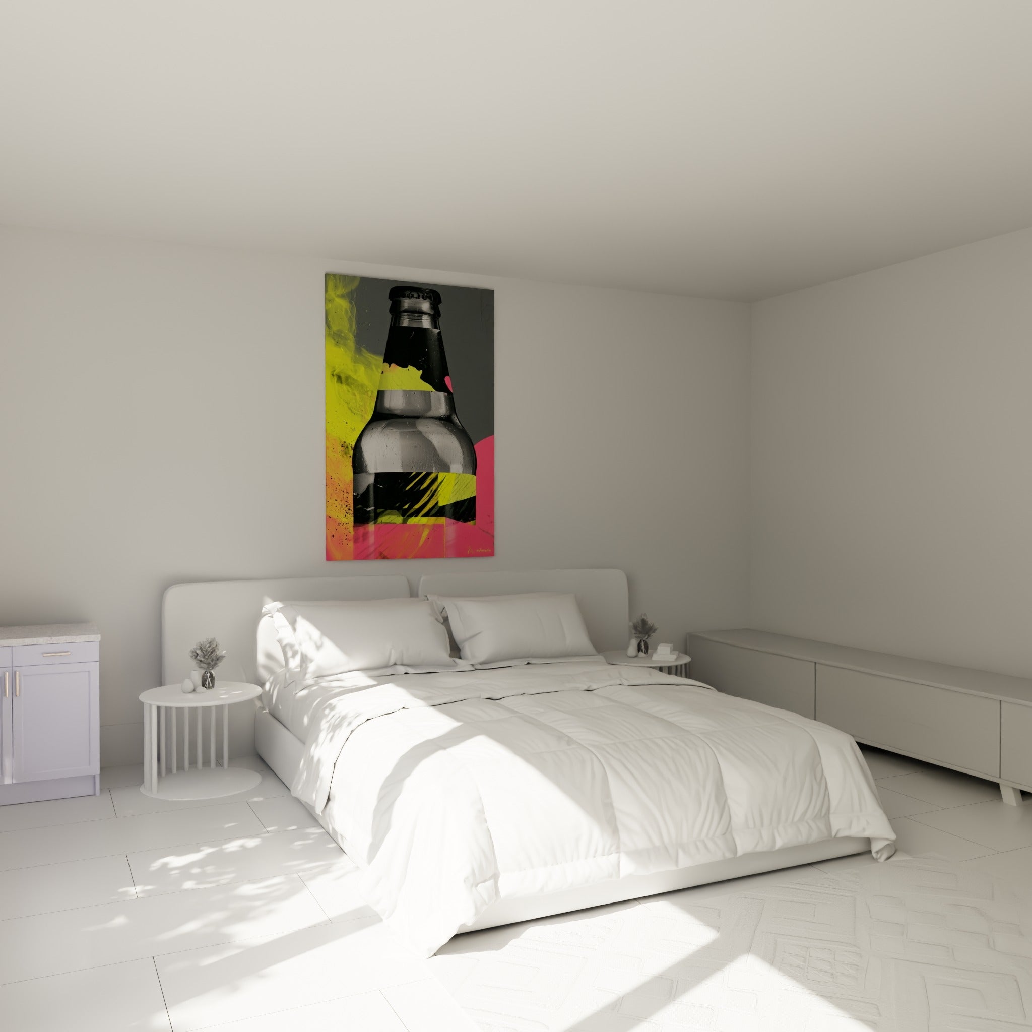 Éclaboussures jaune fluo et rose fuchsia autour d'une bouteille grise, au-dessus d'un lit dans une chambre claire