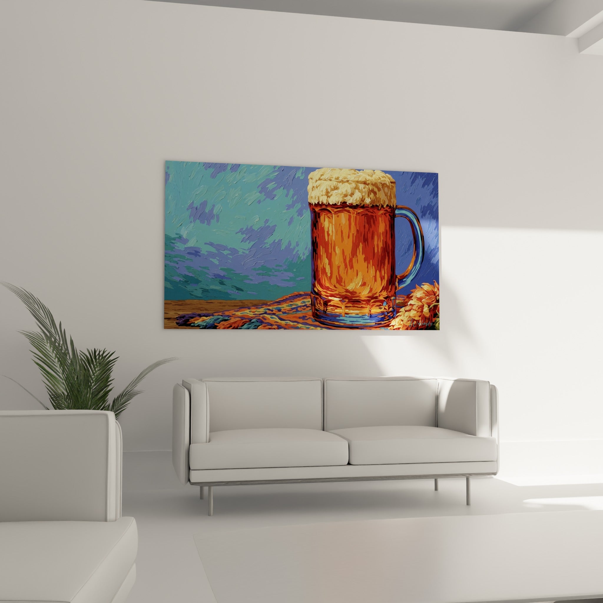 Bière ambrée et mousse crémeuse peintes en relief, accrochées au-dessus d'un canapé dans un salon lumineux