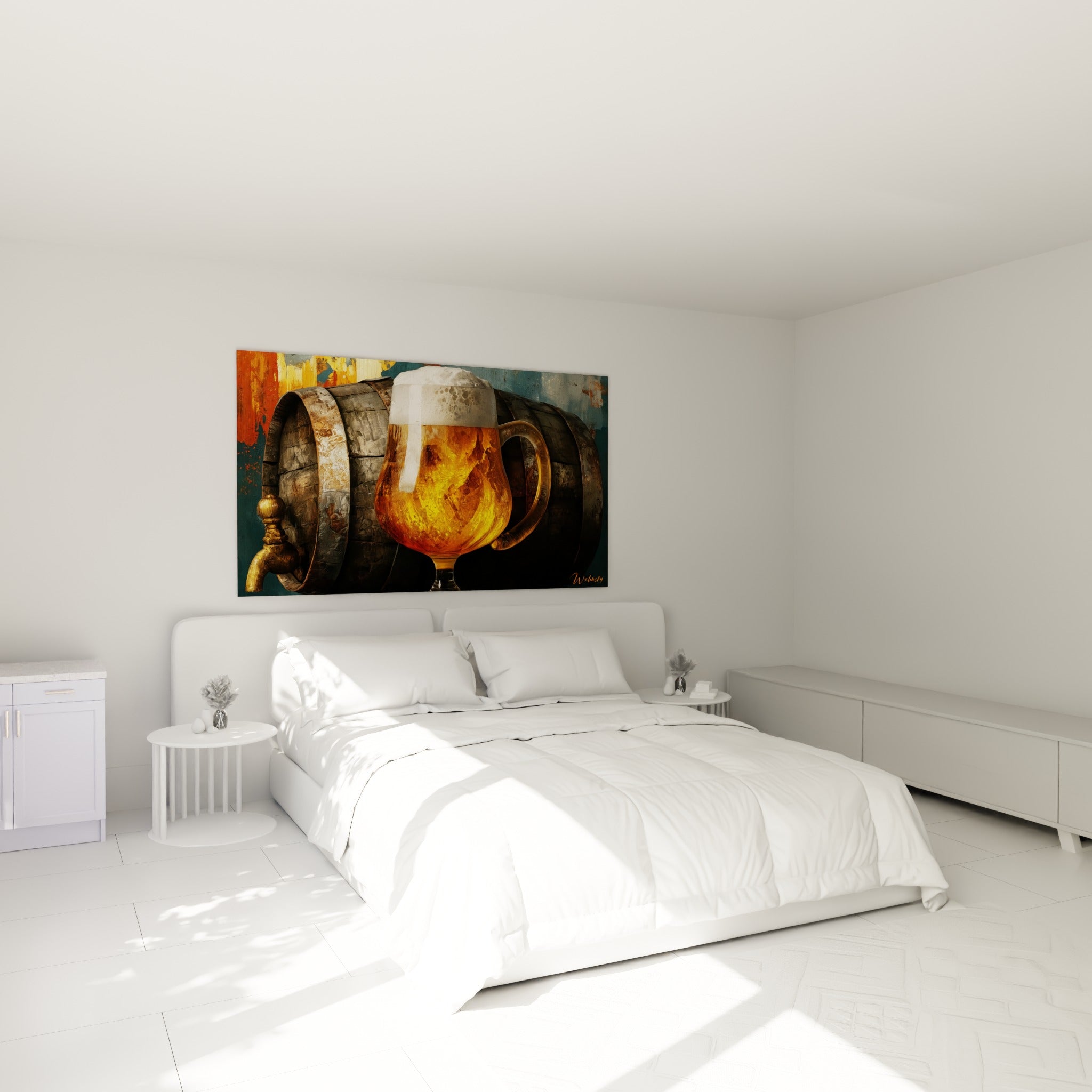 Tonneau rustique et chope dorée mousseuse, tableau accroché au-dessus d'un lit dans une chambre claire
