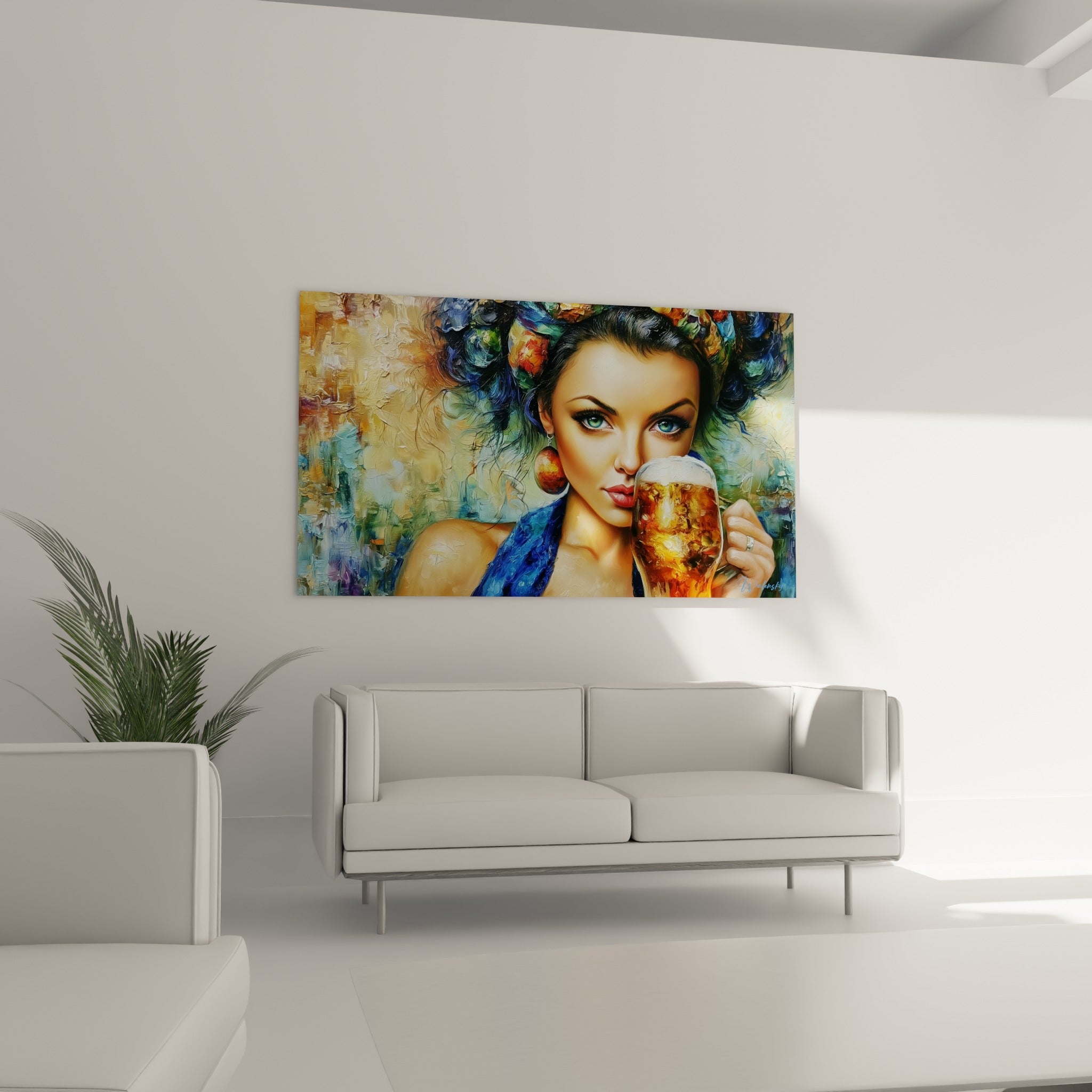 Regard vert émeraude et chope dorée composent ce portrait accroché au-dessus d'un canapé dans un salon lumineux