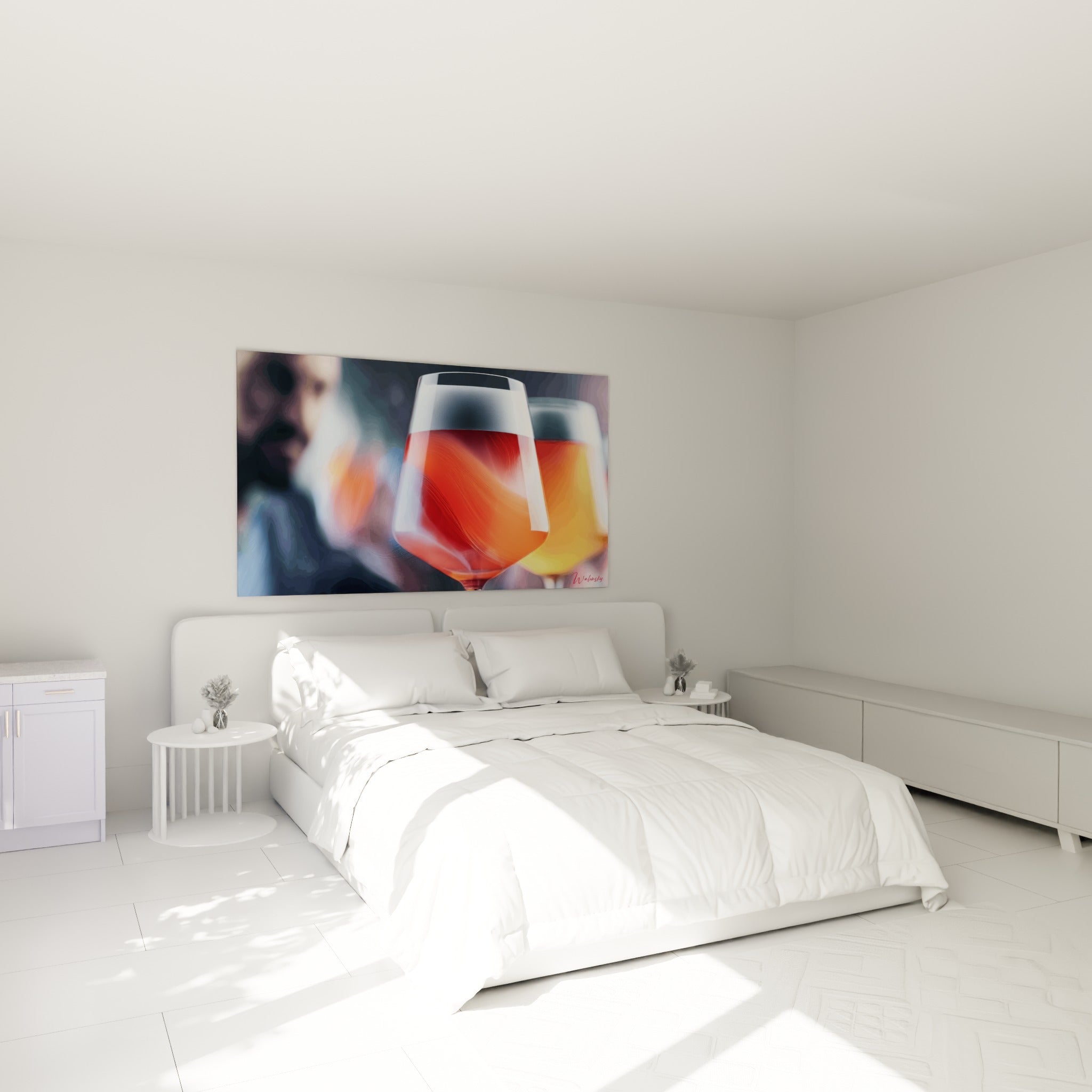 Bière rousse et ambrée dans des verres ballon, au-dessus d'un lit dans une chambre claire