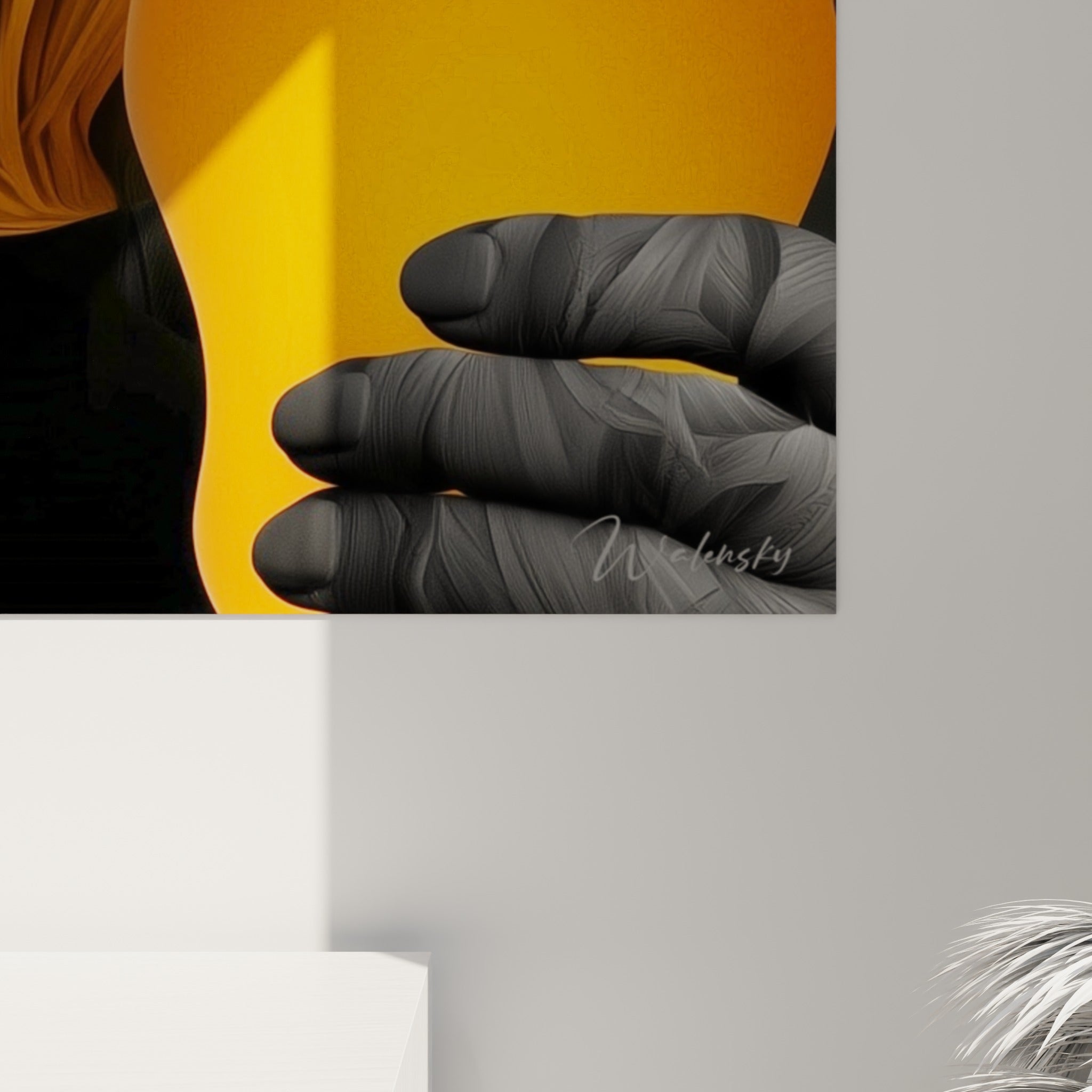 Mèches ondulées orangées de la barbe et reflets dorés du verre visibles en détail sur la toile accrochée