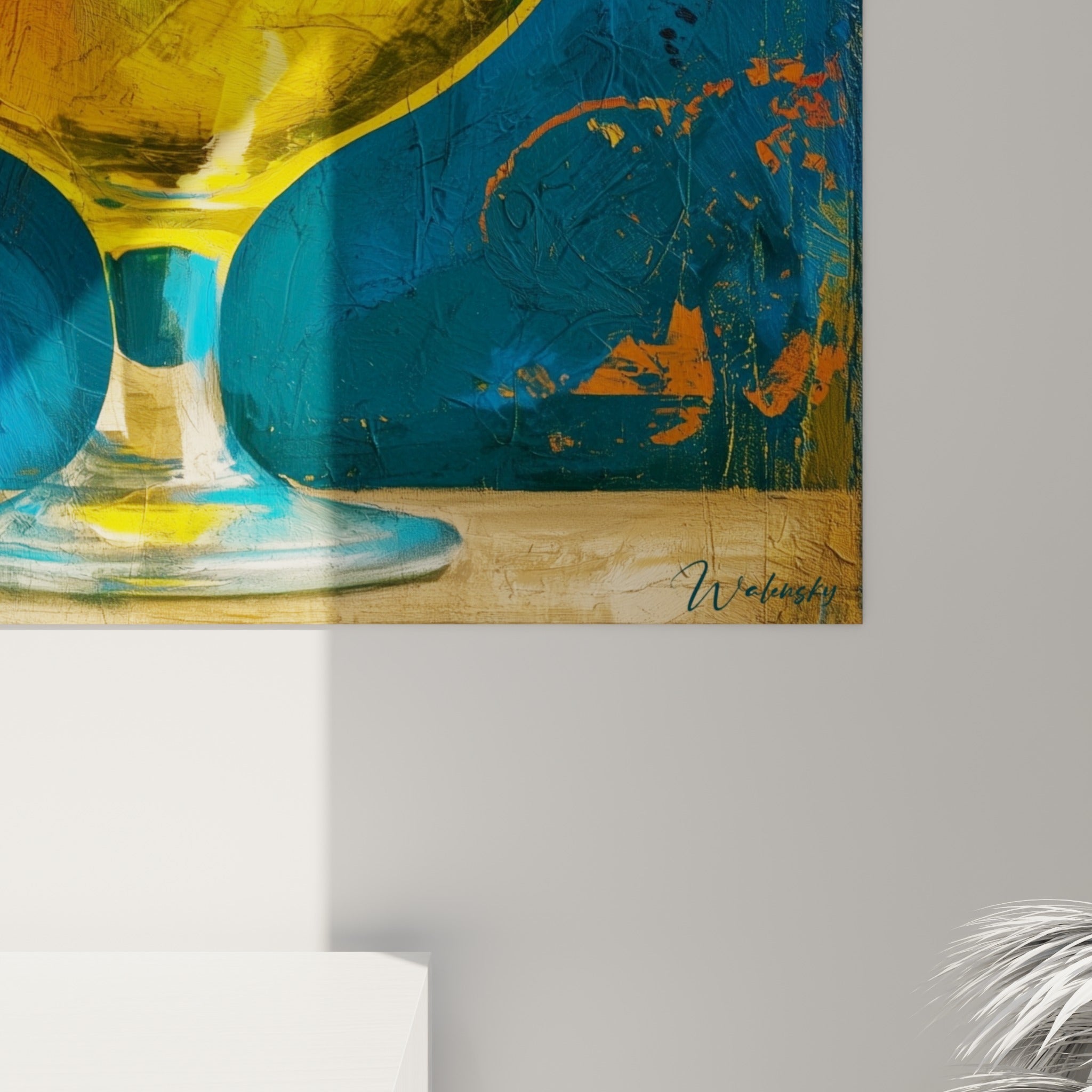 Empâtements épais et coulures dorées visibles sur la matière peinte du verre de bière