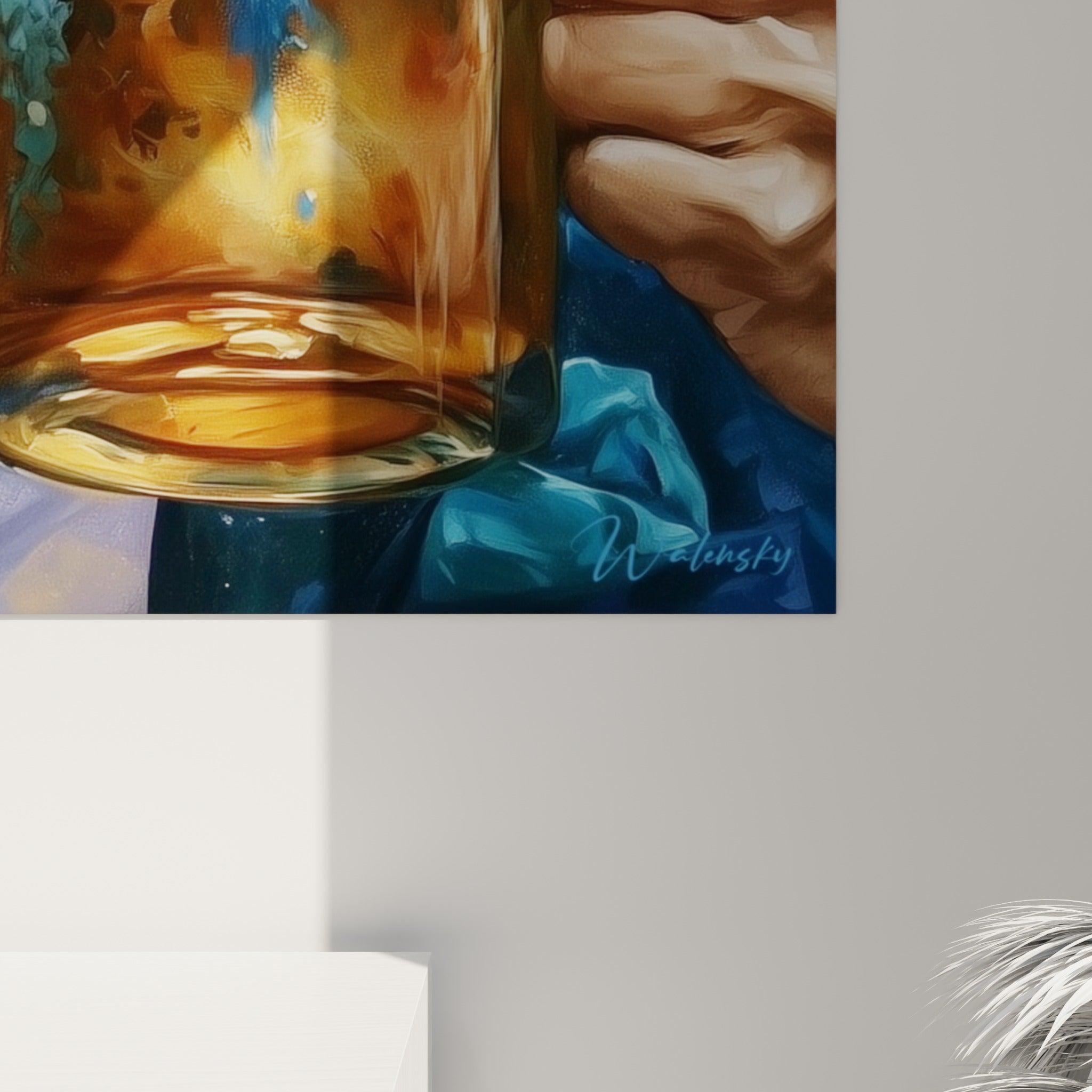 Empâtements et coulures bleu ciel et ambre visibles sur la matière du tableau bière accroché