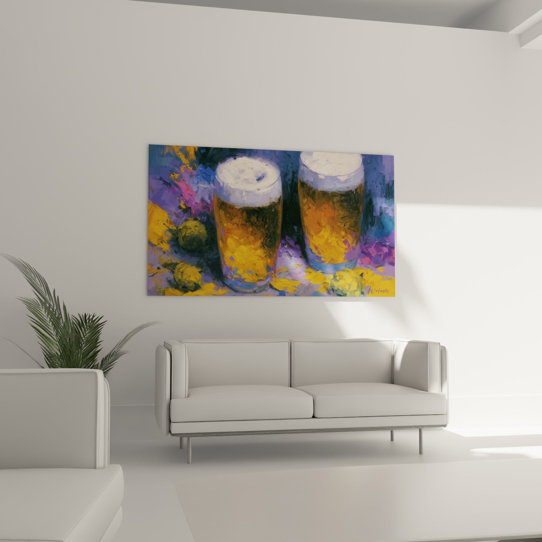 Bière dorée en gros traits de peinture violette et bleue, accrochée au-dessus d'un canapé dans un salon lumineux