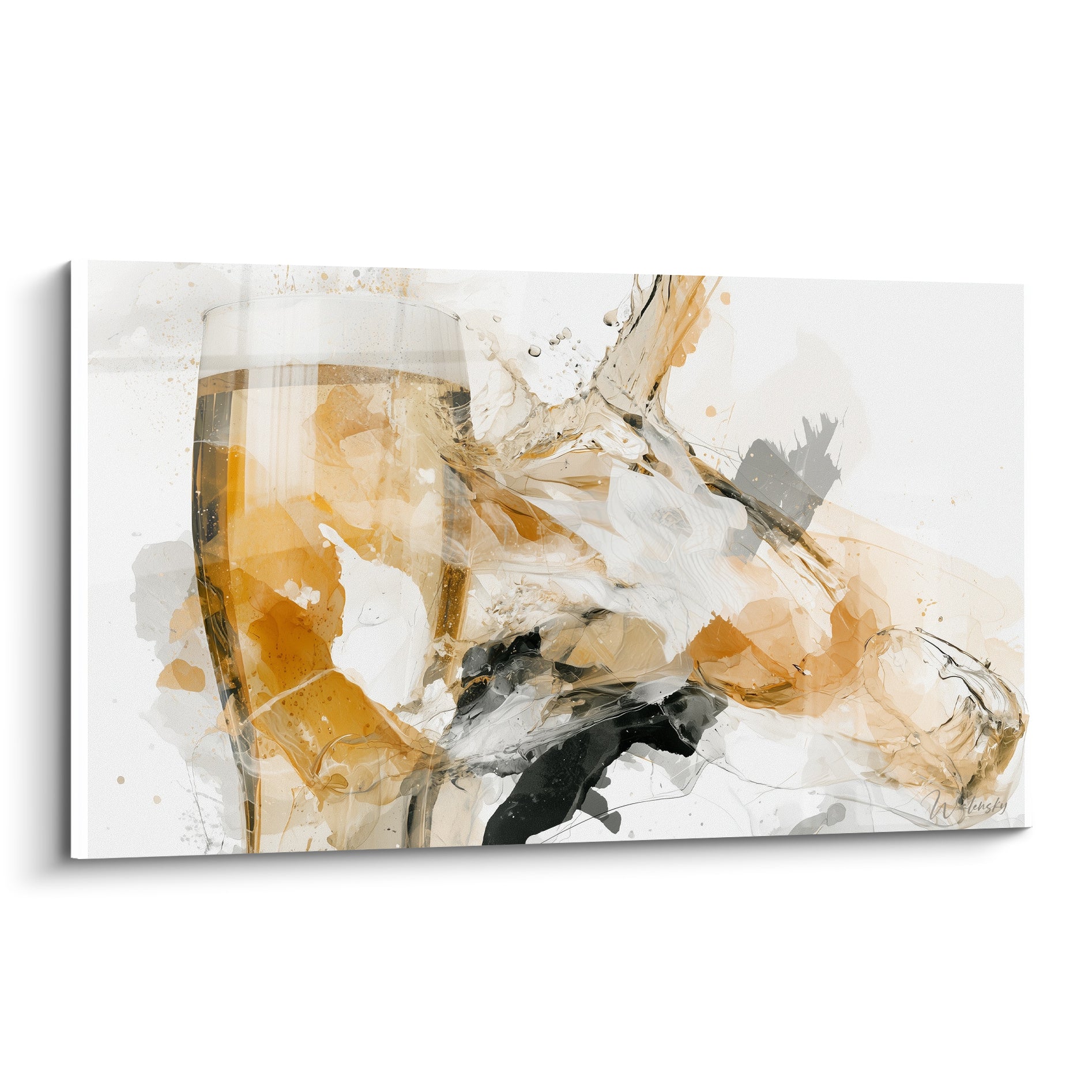 Verre de bière ambré aux éclaboussures dorées et anthracite, style aquarelle abstraite