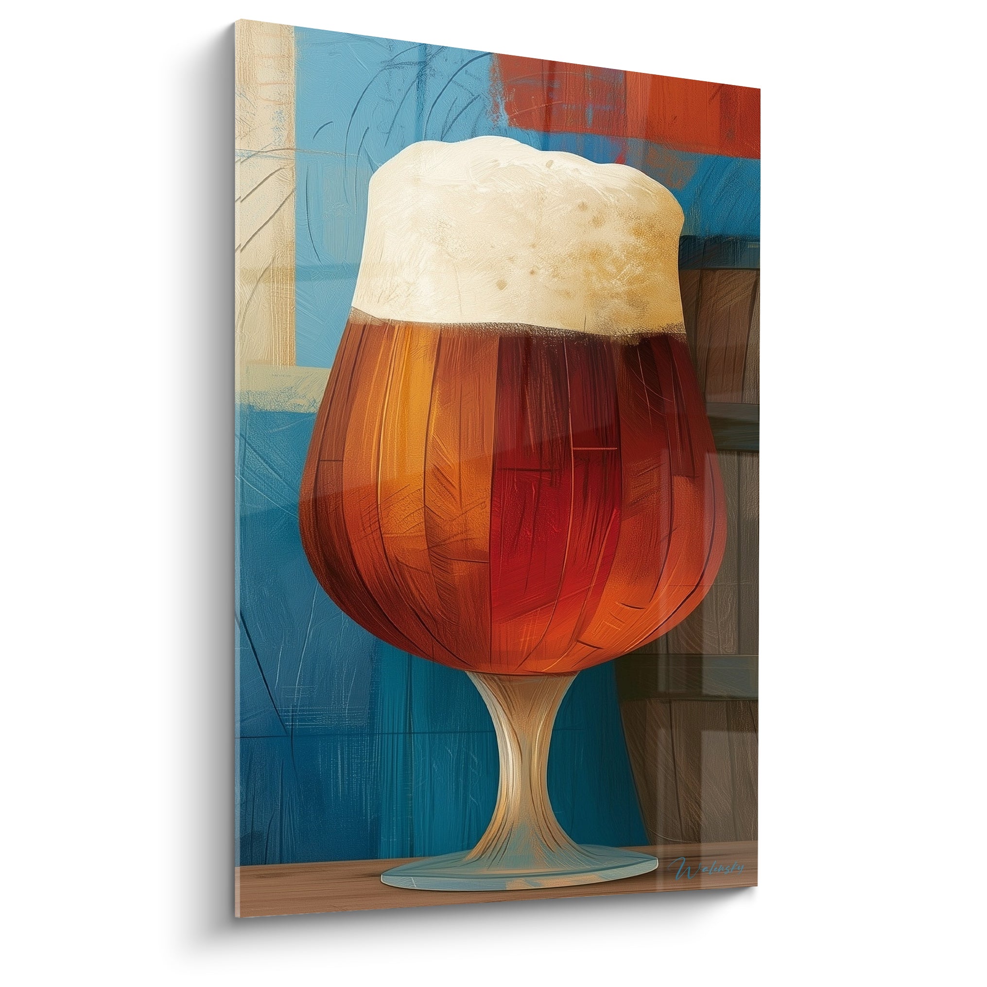 Verre de bière ambrée à mousse débordante sur fond bleu pétrole et terracotta peint