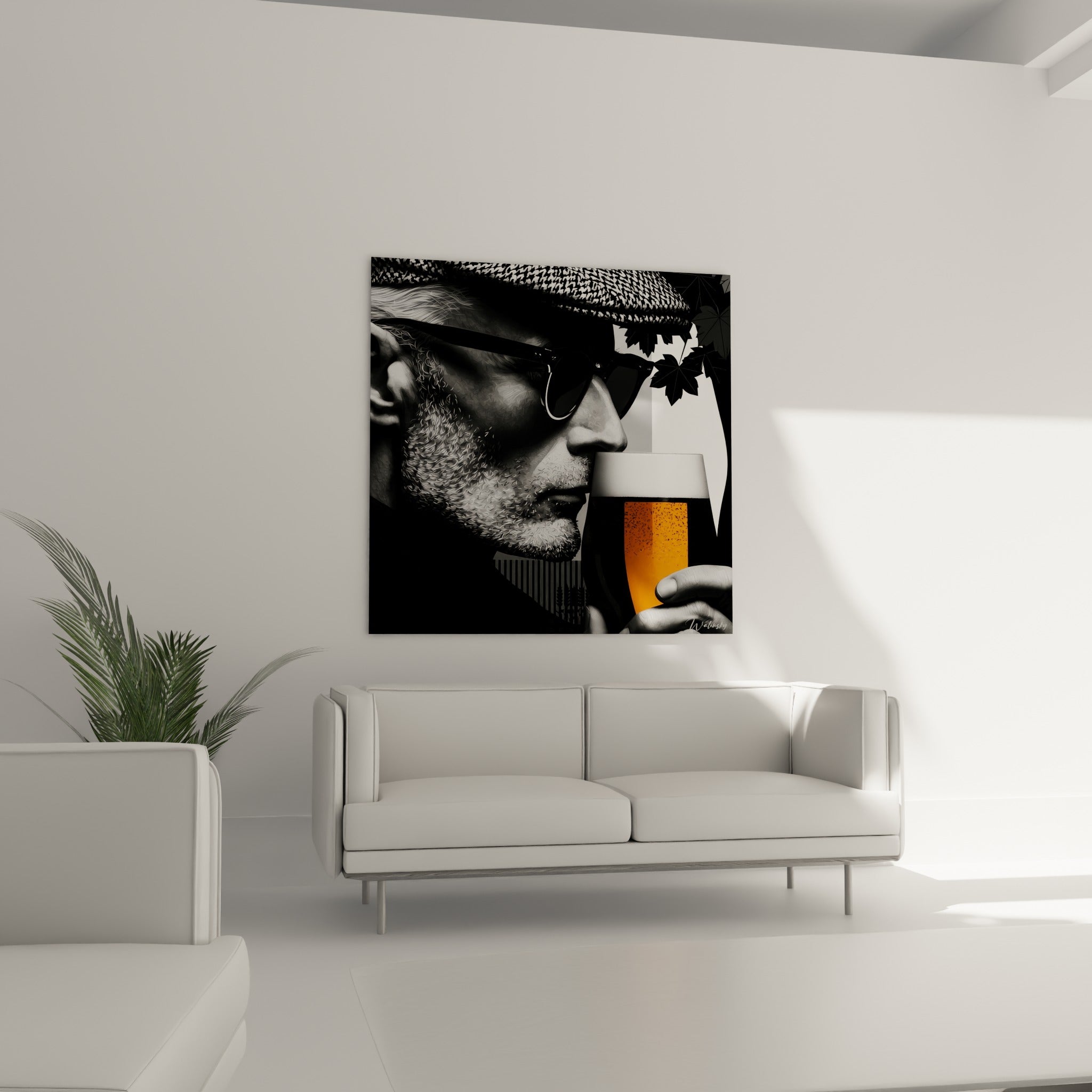 Verre de bière dorée tenu par un homme barbu accroché au-dessus d'un canapé dans un salon lumineux