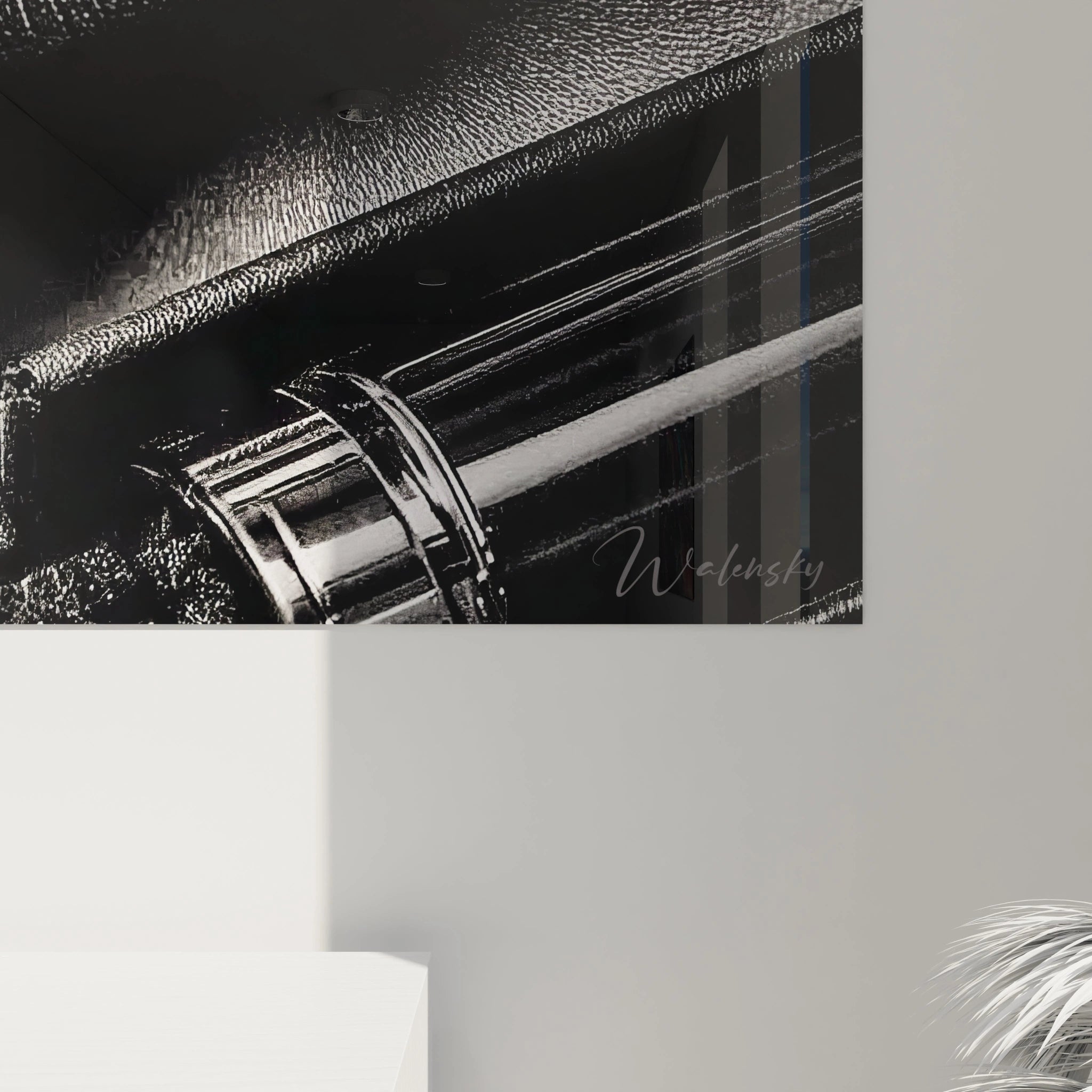 Tableau bijoux noir et blanc de Walensky mettant en valeur des accessoires élégants