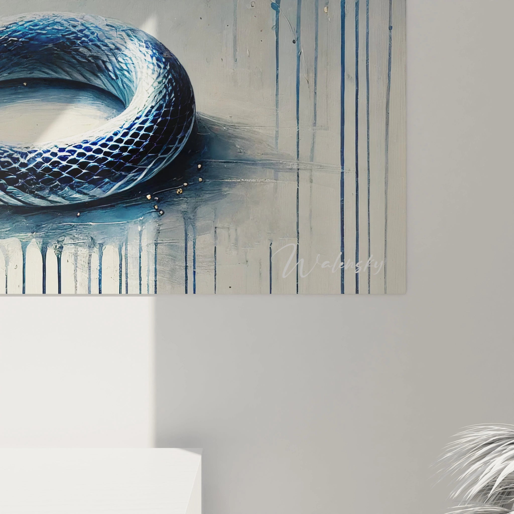 vue rapprochée de ce tableau serpent révélant la minutie des écailles et les nuances vibrantes de bleu et d or idéal pour sublimer un espace moderne avec une touche artistique