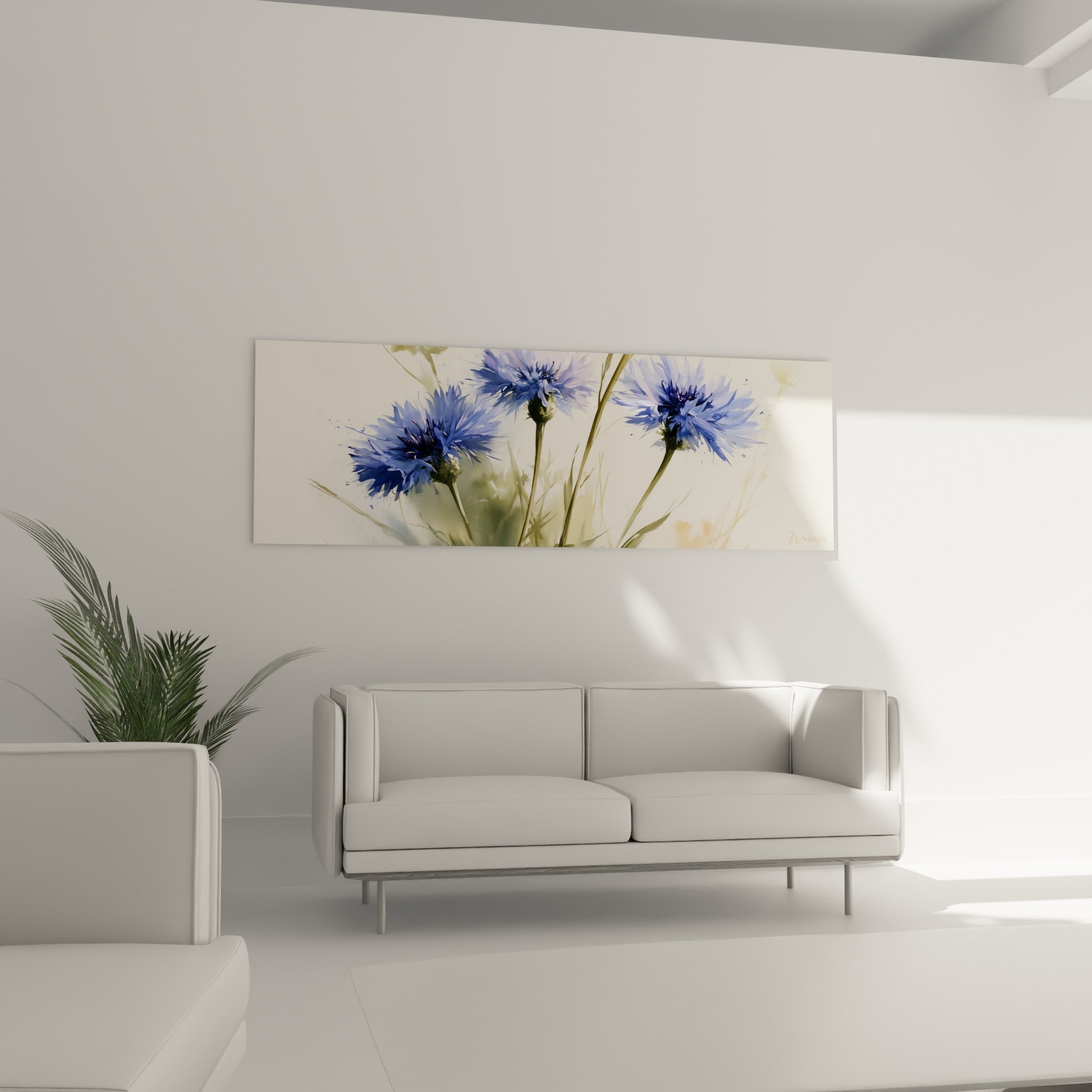 Fleurs de bleuet bleu indigo sur fond crème, au-dessus d'un canapé dans un salon lumineux.