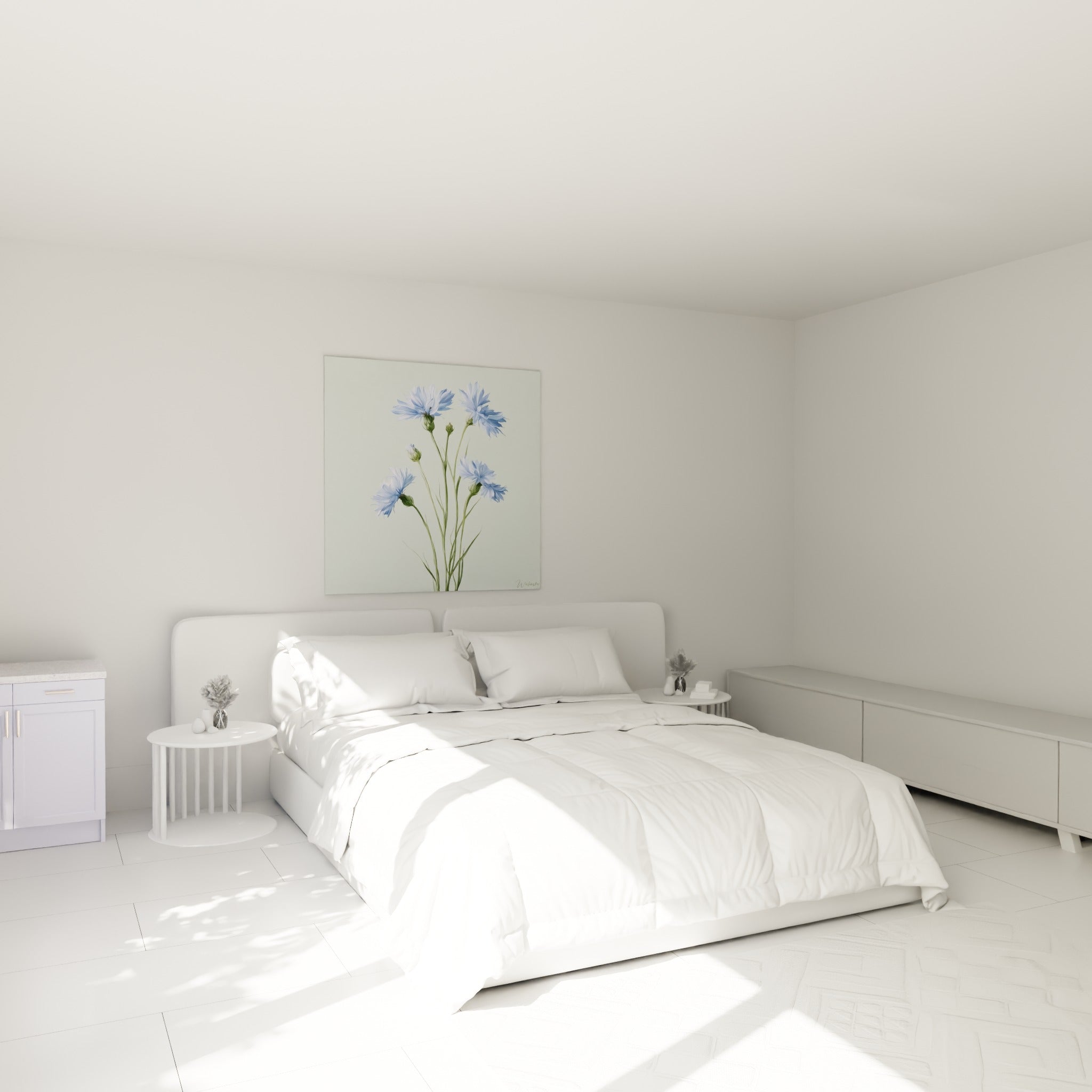 Bouquet de bleuets bleu ciel et vert tendre accroché au-dessus d'un lit dans une chambre claire