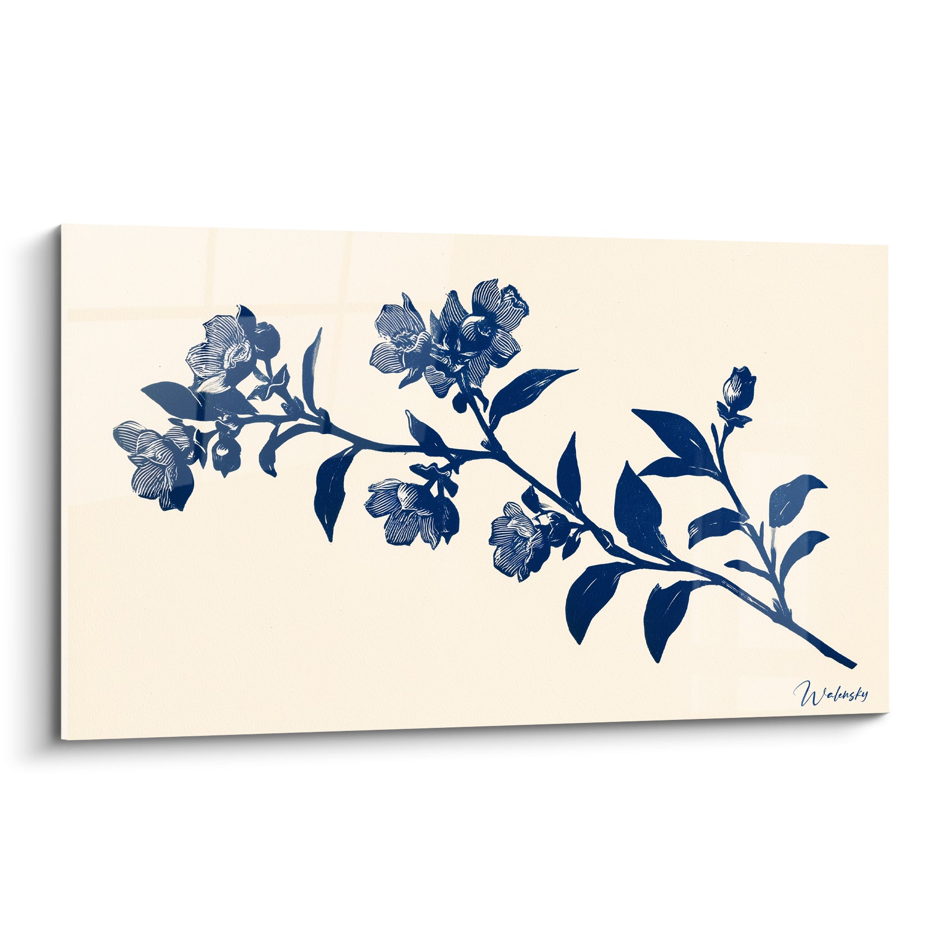 Bleuet en branche fleurie bleu marine sur fond ivoire, motif botanique gravé et raffiné