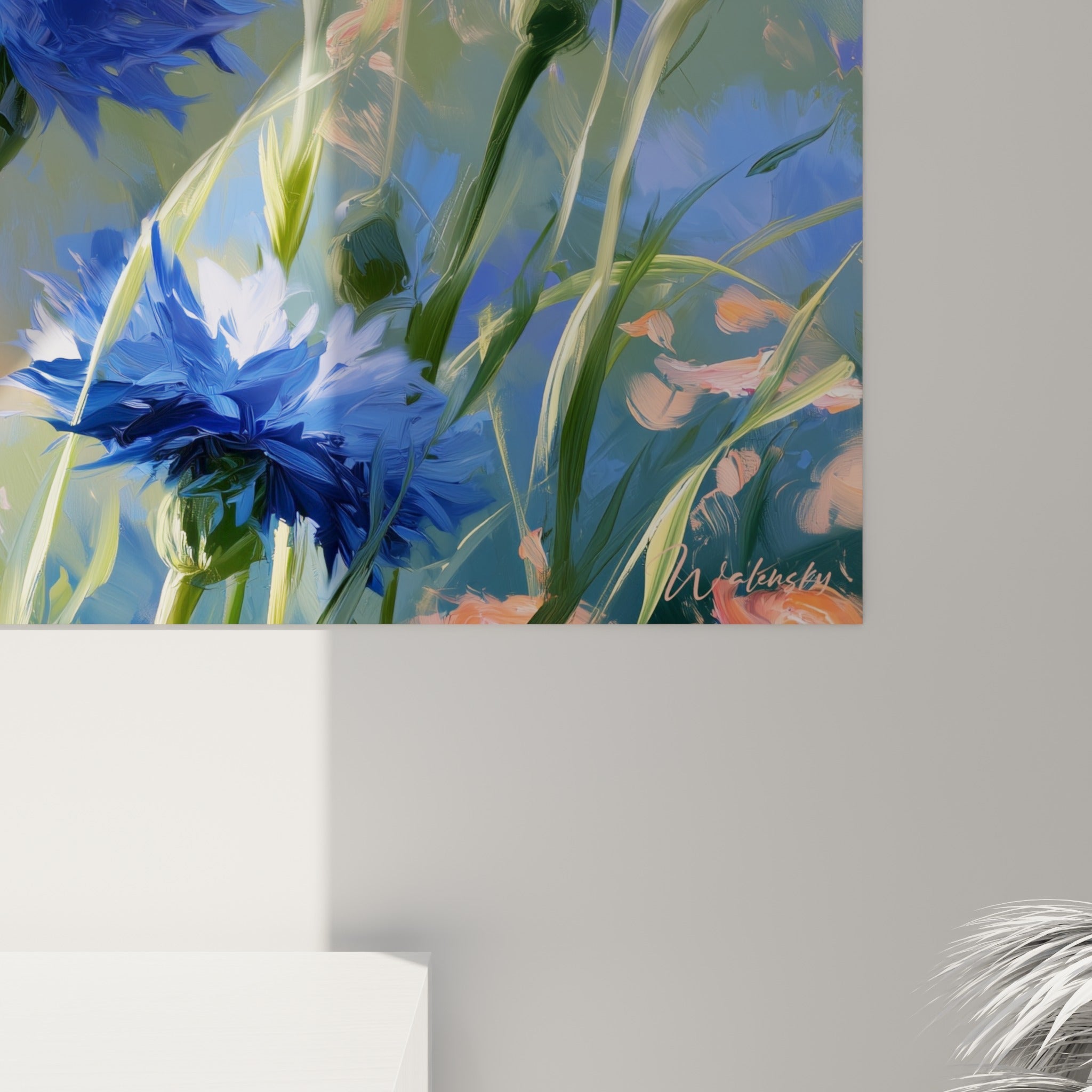 Détail des pétales de bleuet où le bleu marine et le pourpre se mêlent en empâtements texturés