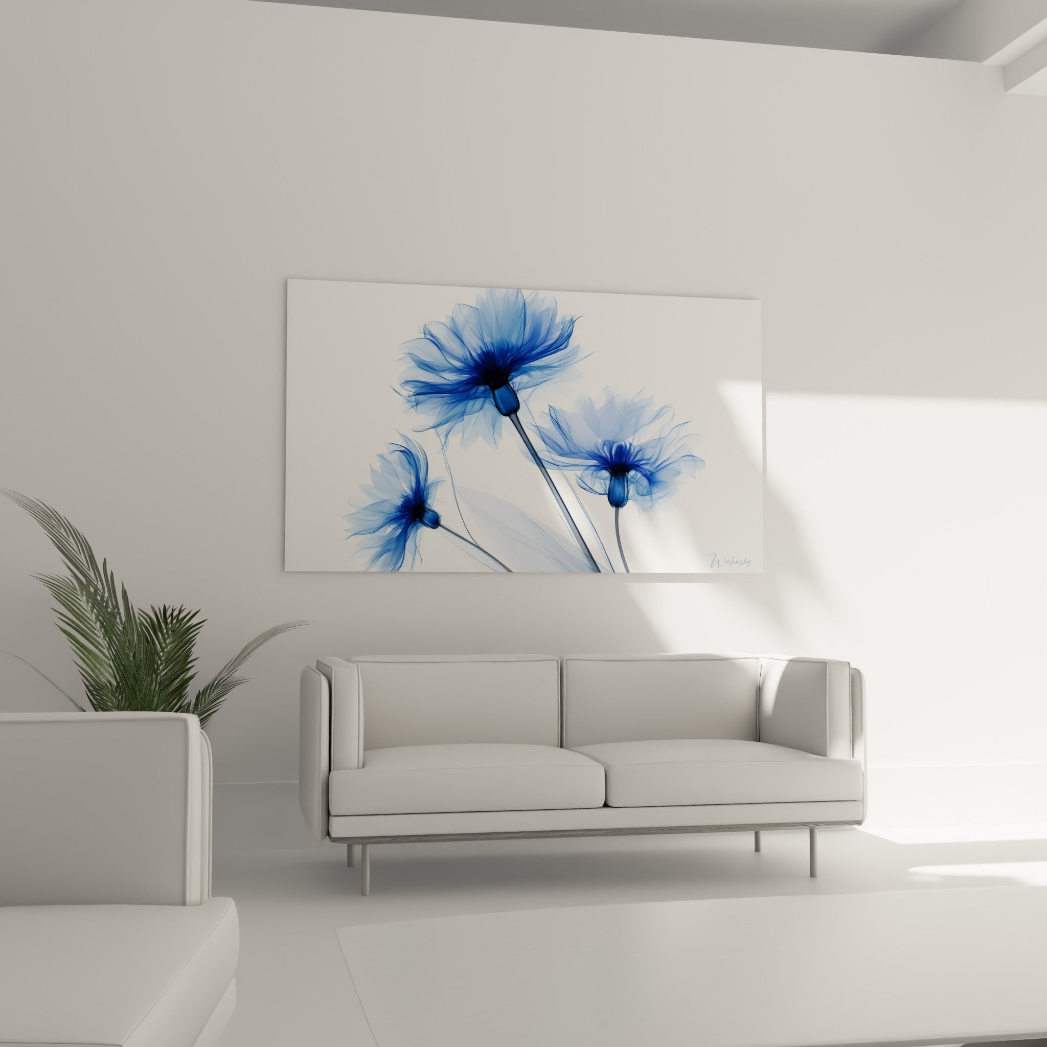 Pétales de bleuet transparents aux nuances bleu marine accrochés au-dessus d'un canapé dans un salon lumineux