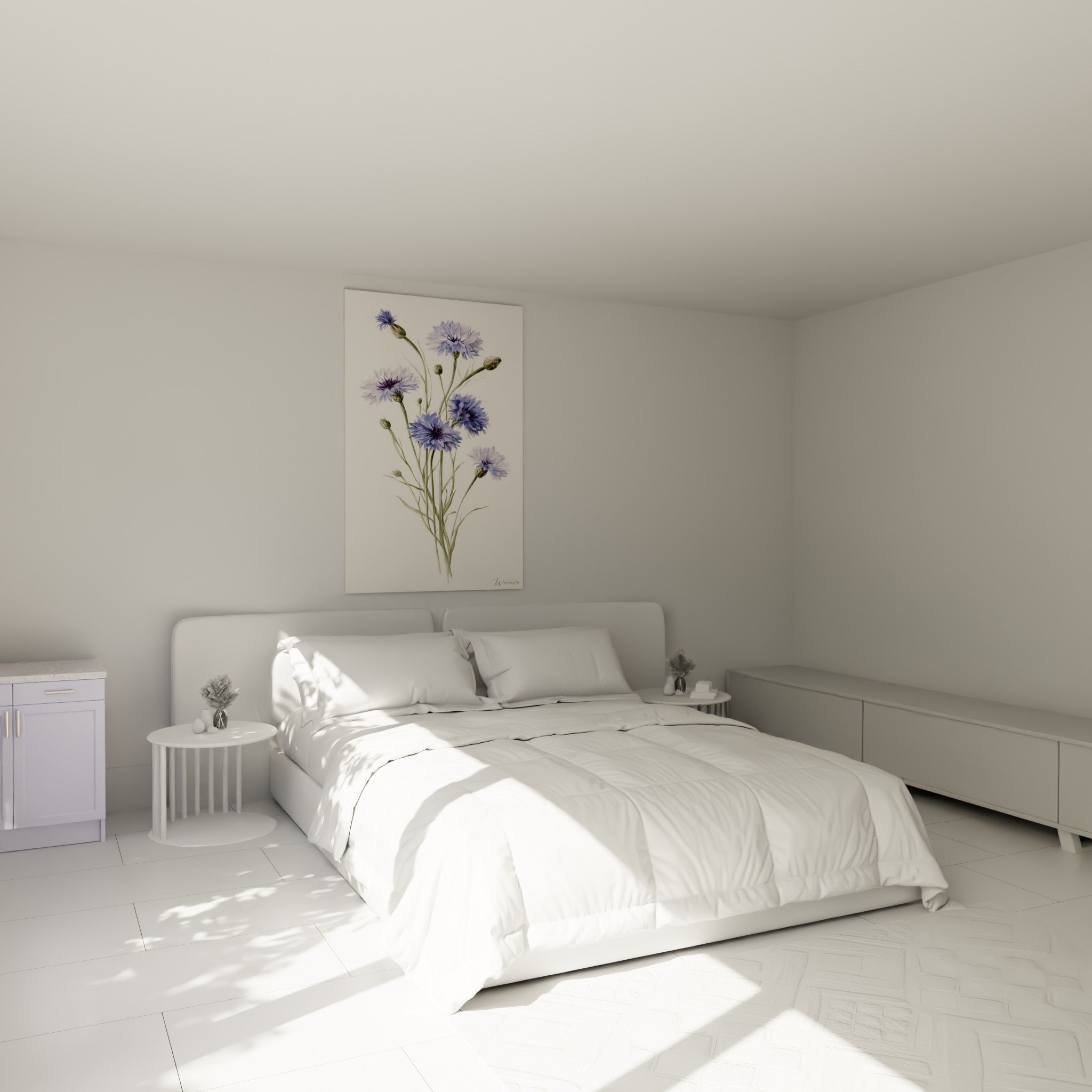 Bouquet de bleuets bleu lavande et vert olive au-dessus d'un lit dans une chambre claire