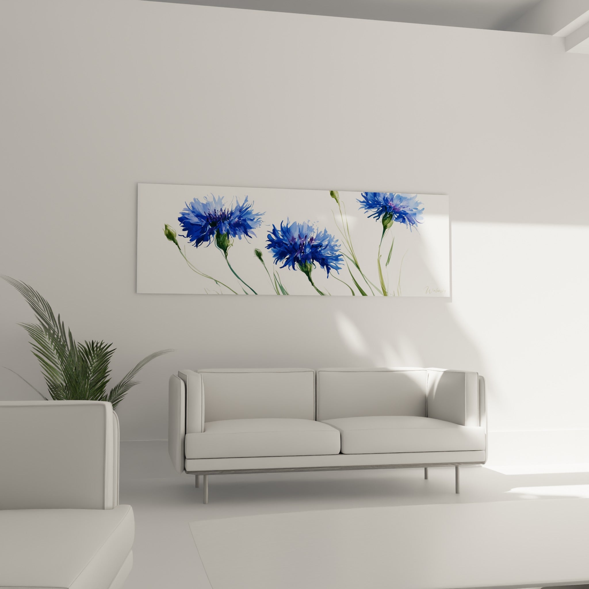 Fleurs de bleuet bleu et vert tendre disposées au-dessus d'un canapé dans un salon lumineux