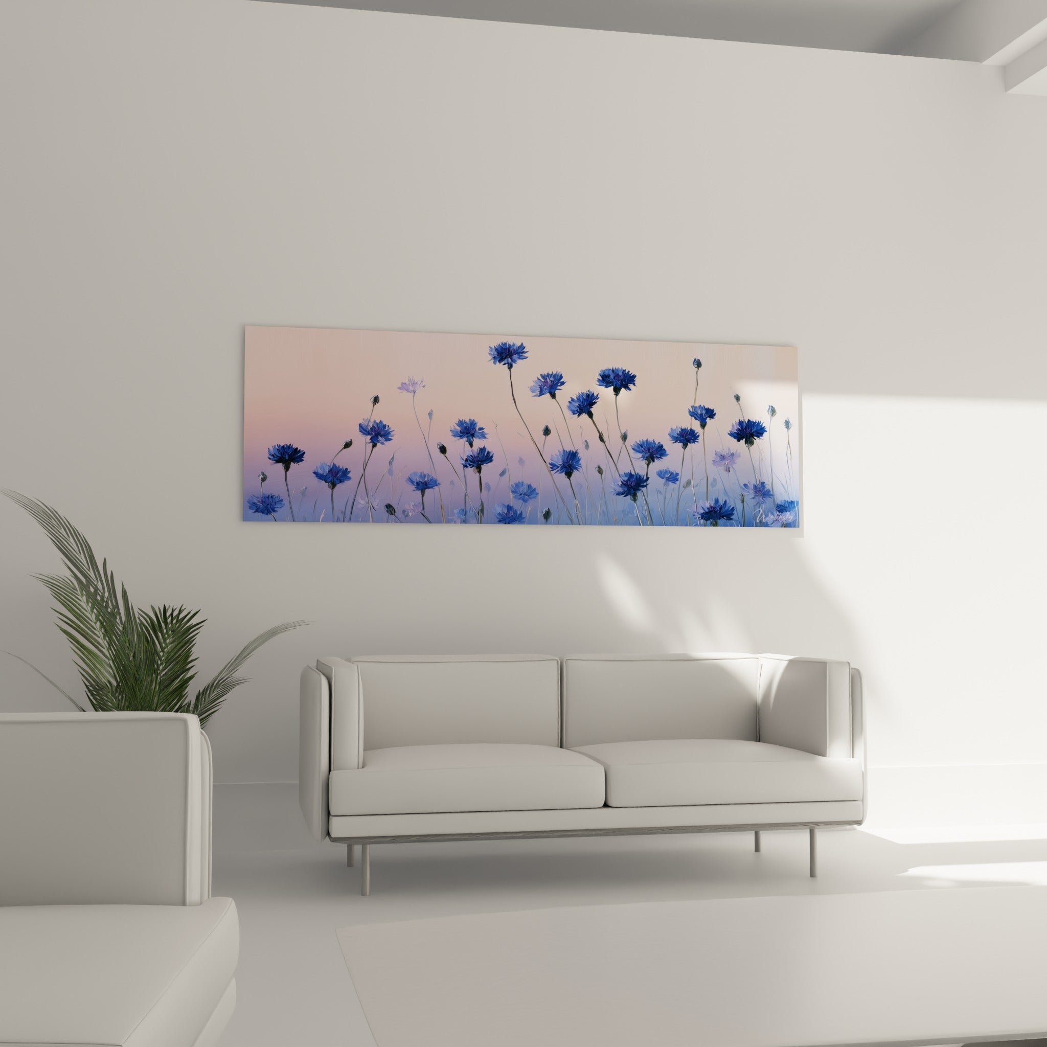 Champ de bleuets bleu marine sur ciel rose poudré, au-dessus d'un canapé dans un salon lumineux.