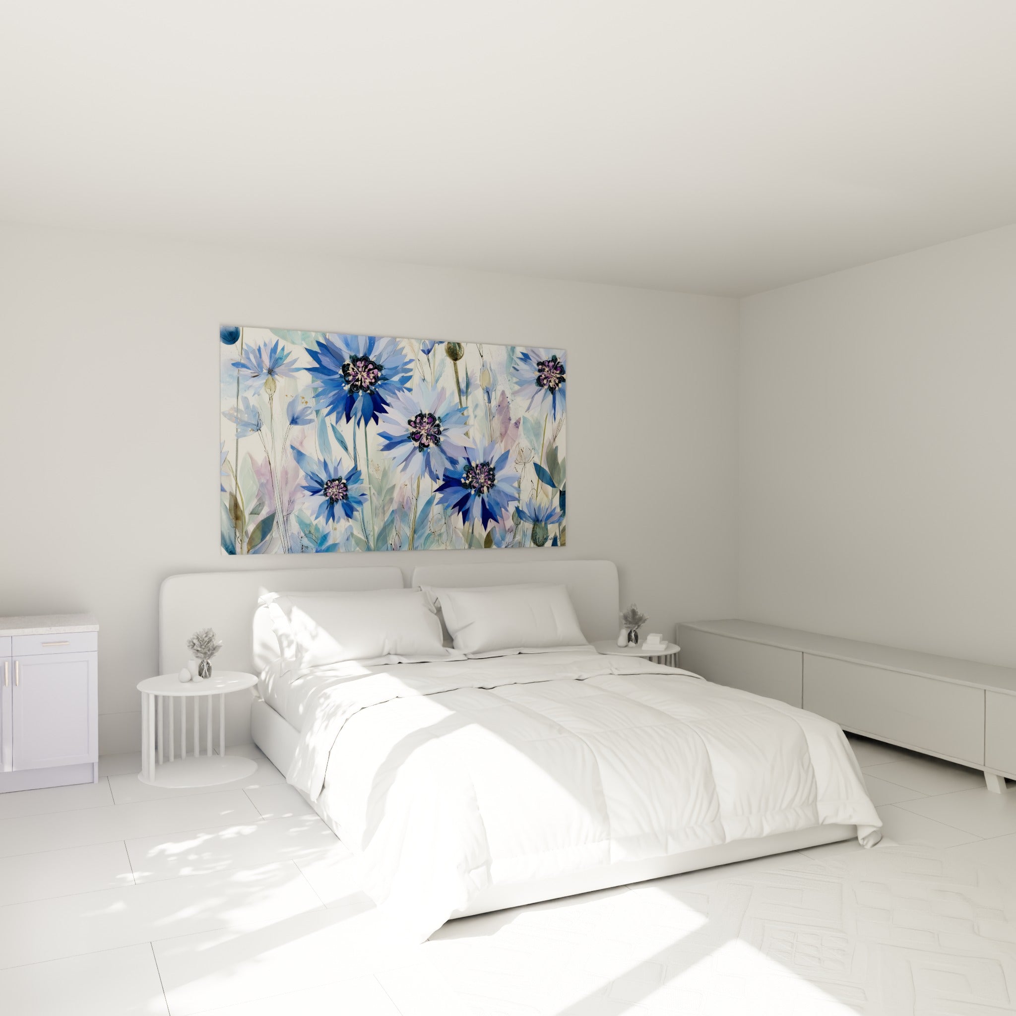 Fleurs de bleuet bleu pastel et violet accrochées au-dessus d'un lit dans une chambre claire