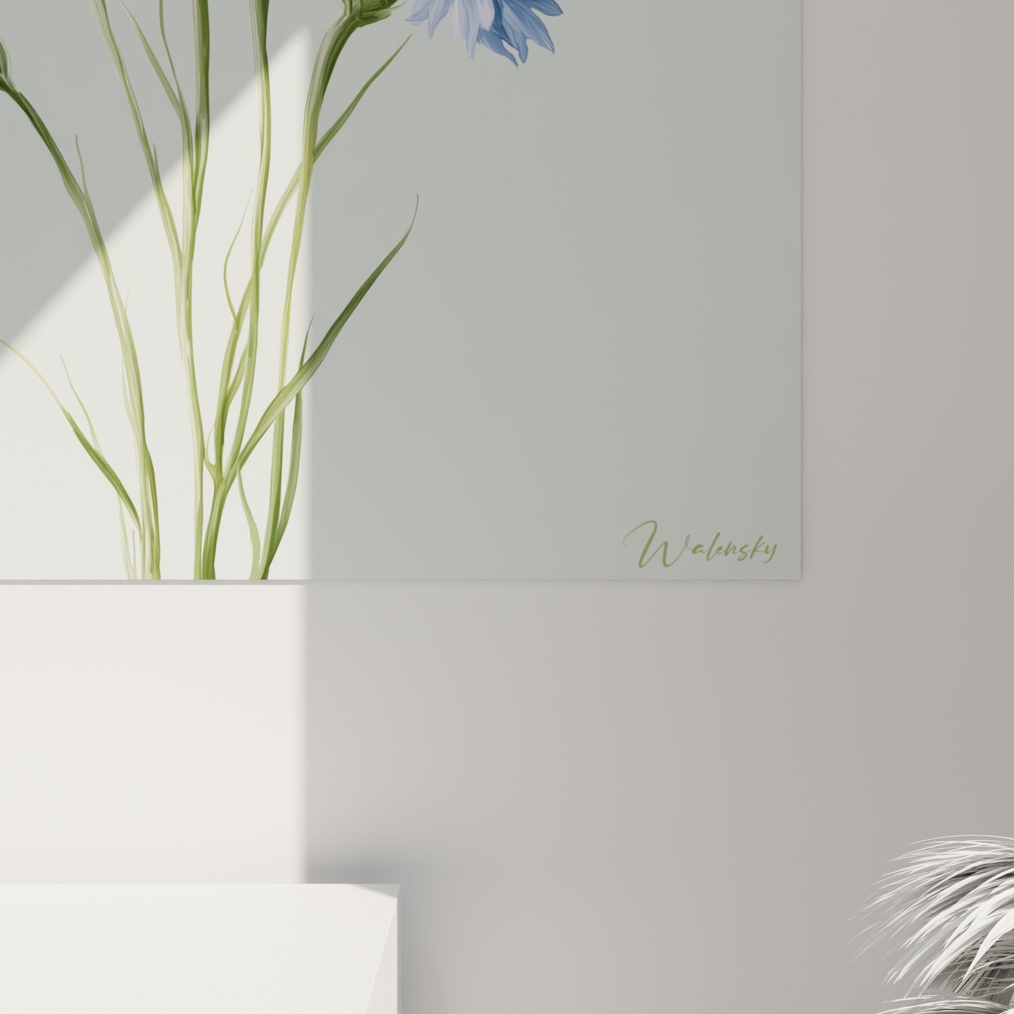 Pétales de bleuet bleu pastel et tiges vert sauge révélant le grain fin de l'impression murale