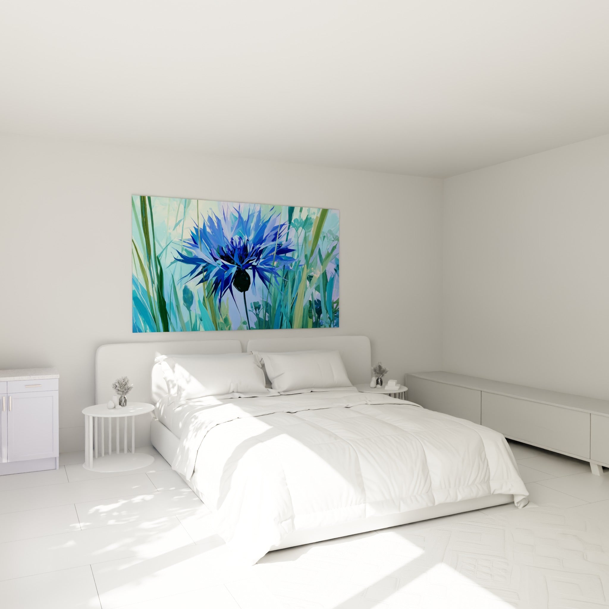 Fleur de bleuet bleu marine et lavande accrochée au-dessus d'un lit dans une chambre claire